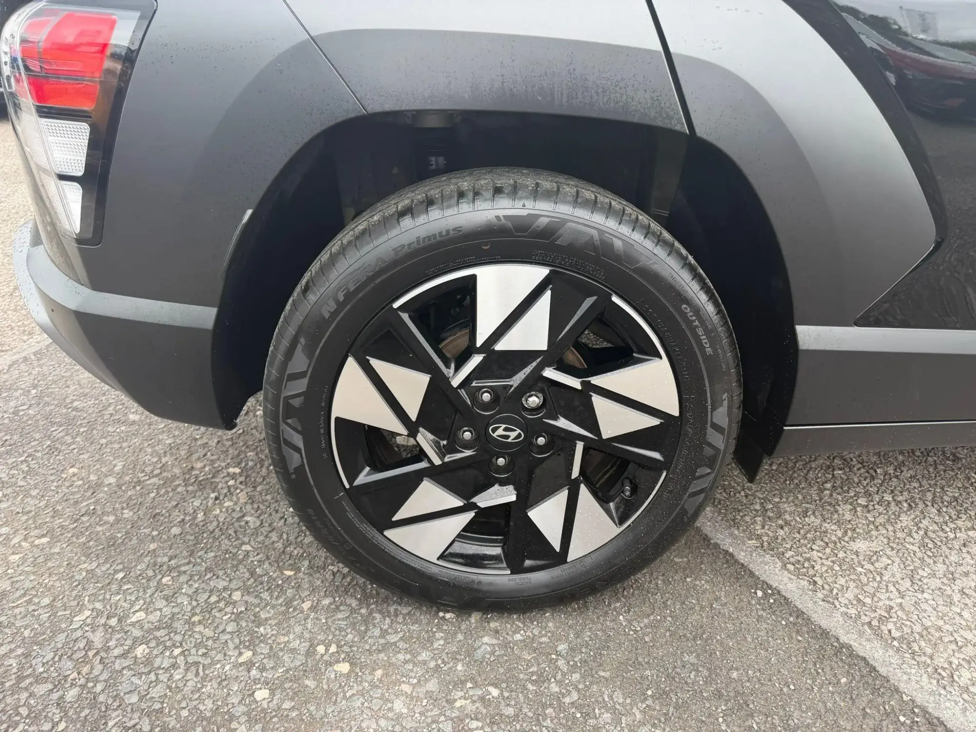 Hyundai KONA Image 13