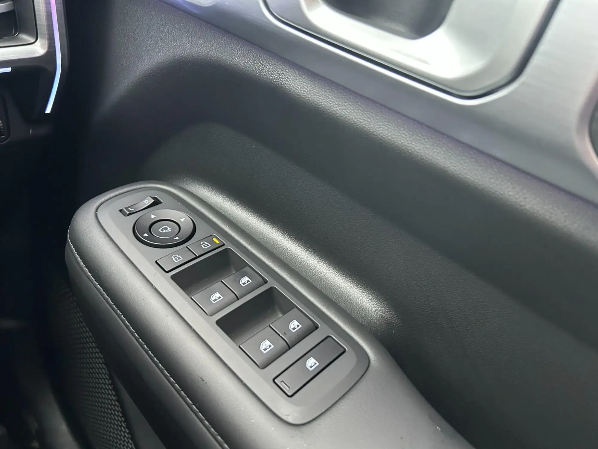 Hyundai SANTA FE Image 23