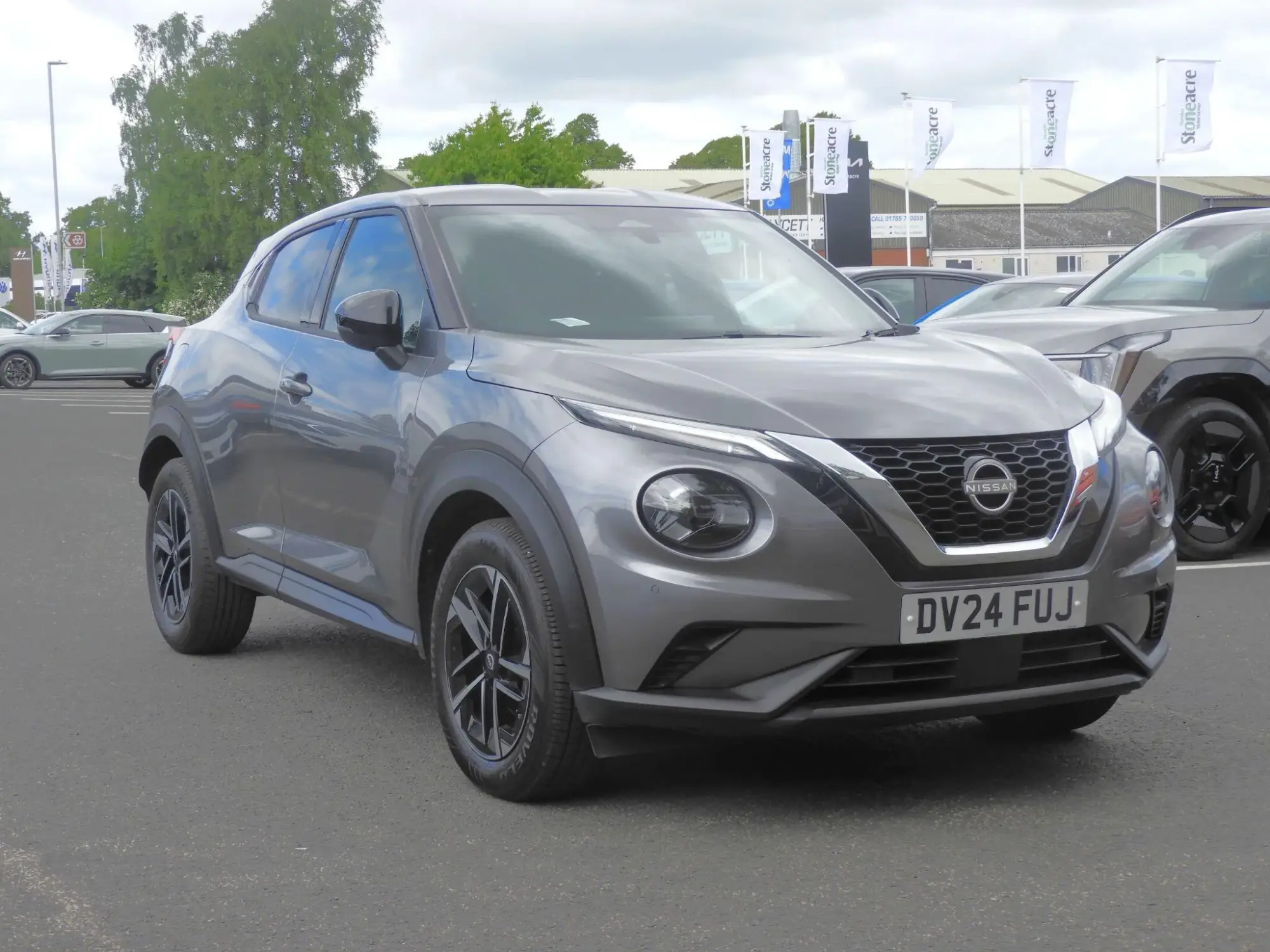 Nissan Juke 1.0 DIG-T N-Connecta DCT Auto Euro 6 (s/s) 5dr DV24FUJ Image 1