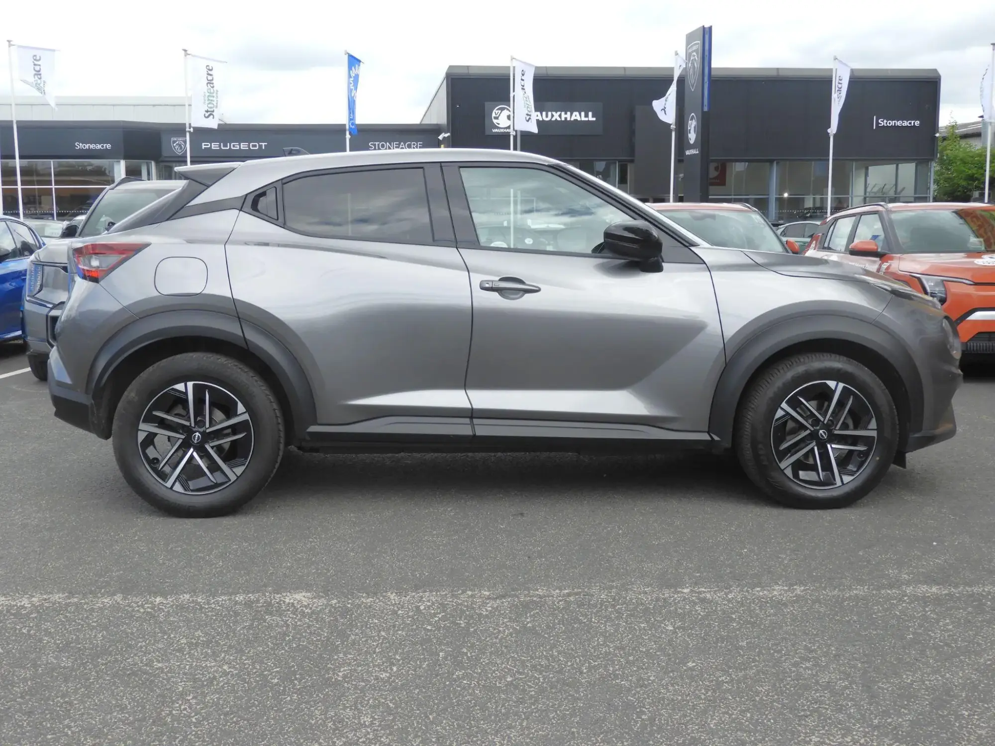 Nissan Juke 1.0 DIG-T N-Connecta DCT Auto Euro 6 (s/s) 5dr DV24FUJ Image 2