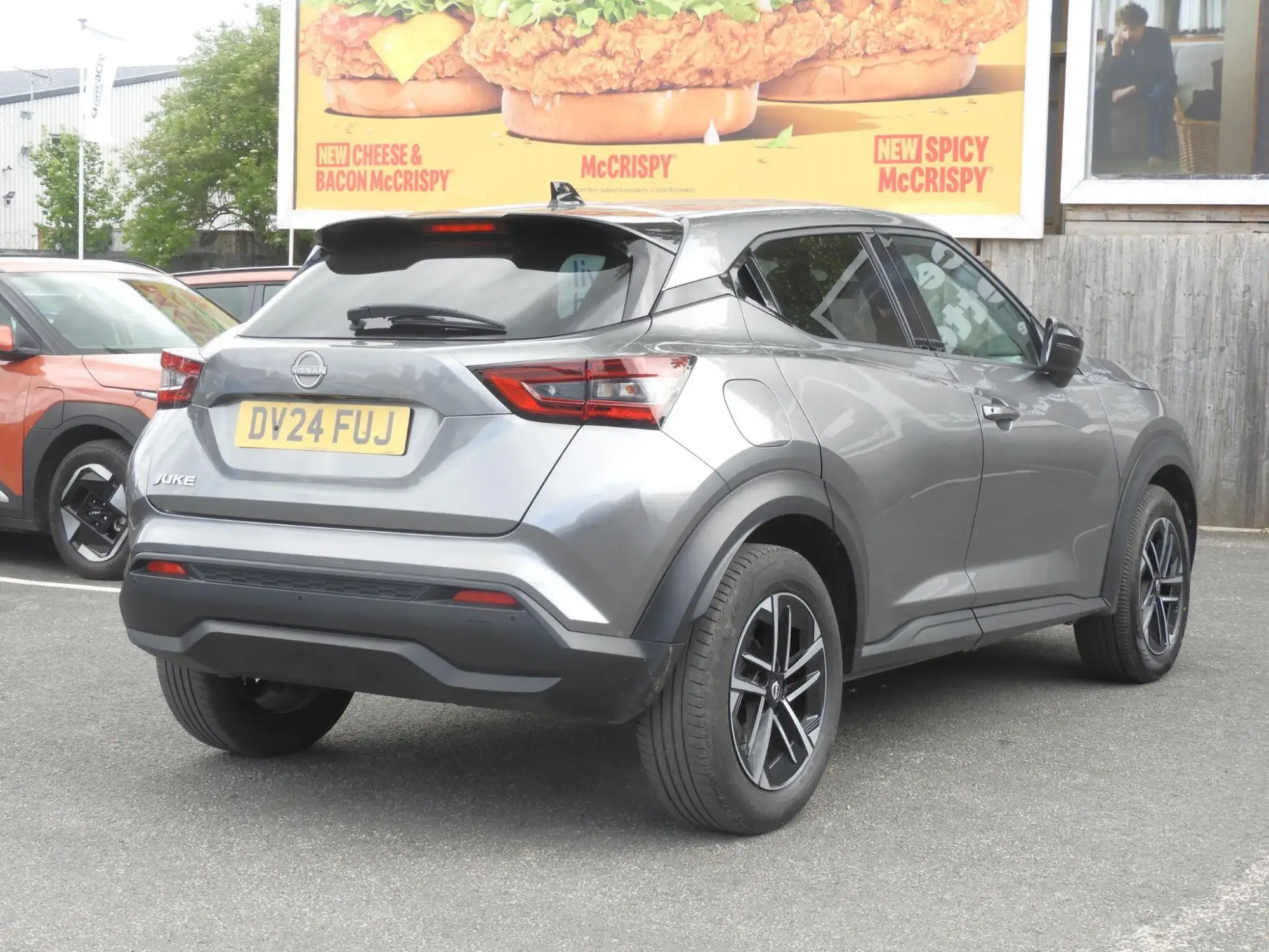 Nissan Juke 1.0 DIG-T N-Connecta DCT Auto Euro 6 (s/s) 5dr DV24FUJ Image 3