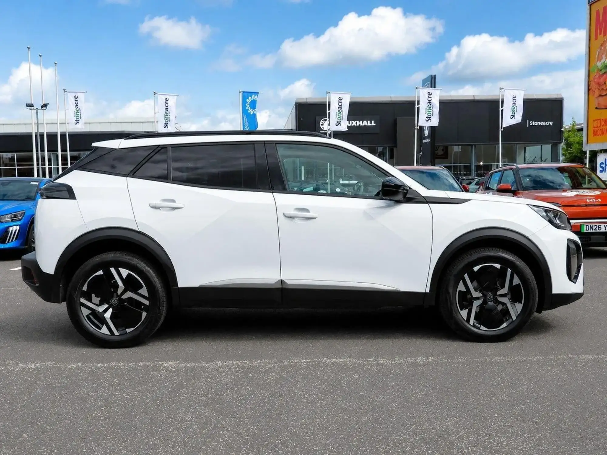 Peugeot 2008 1.2 PureTech Allure Euro 6 (s/s) 5dr FV74CJY Image 2