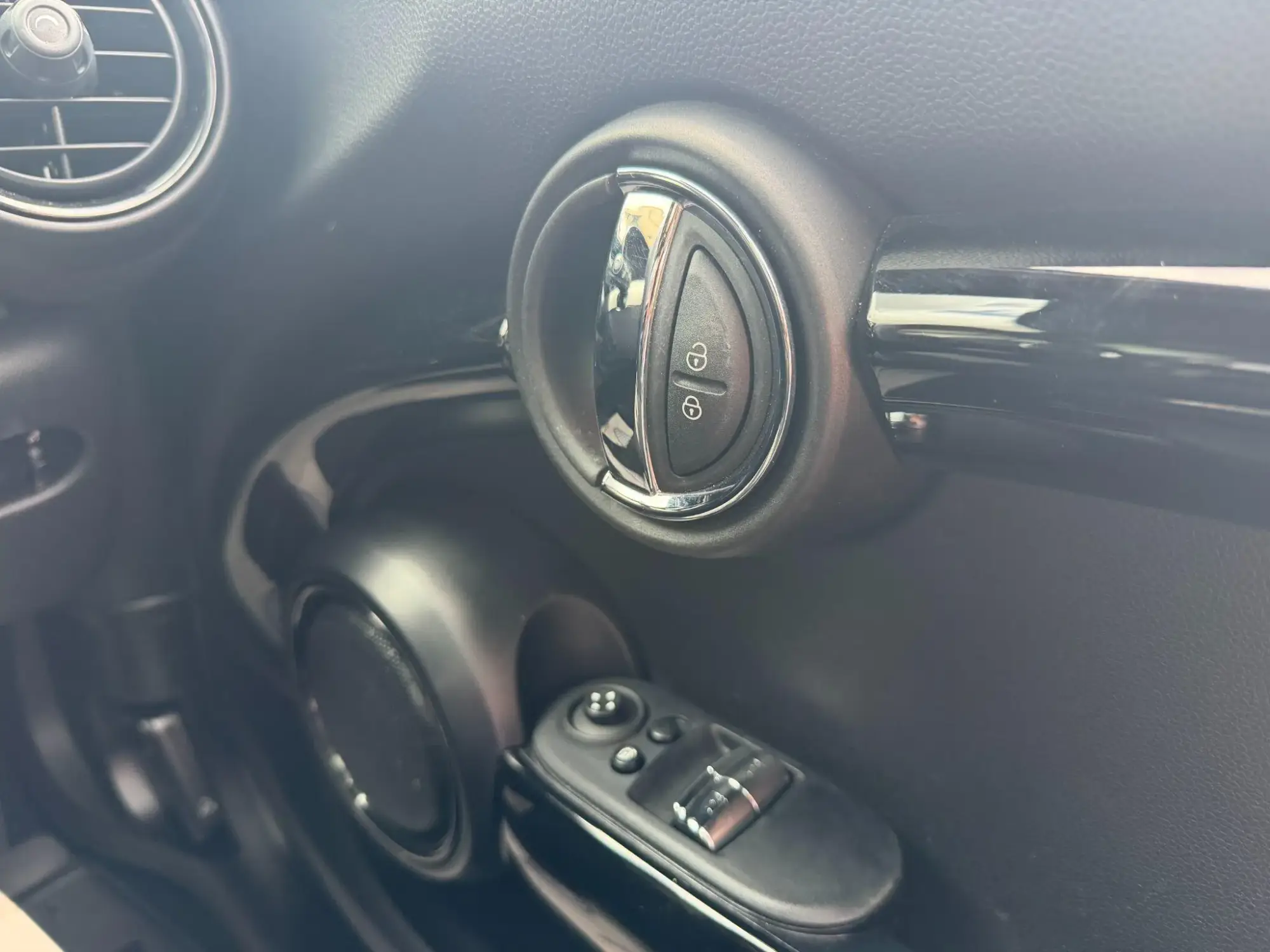 MINI Electric Hatch Image 12