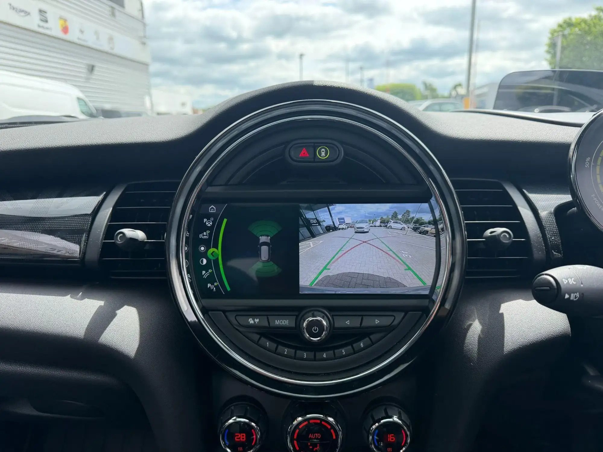 MINI Electric Hatch Image 18