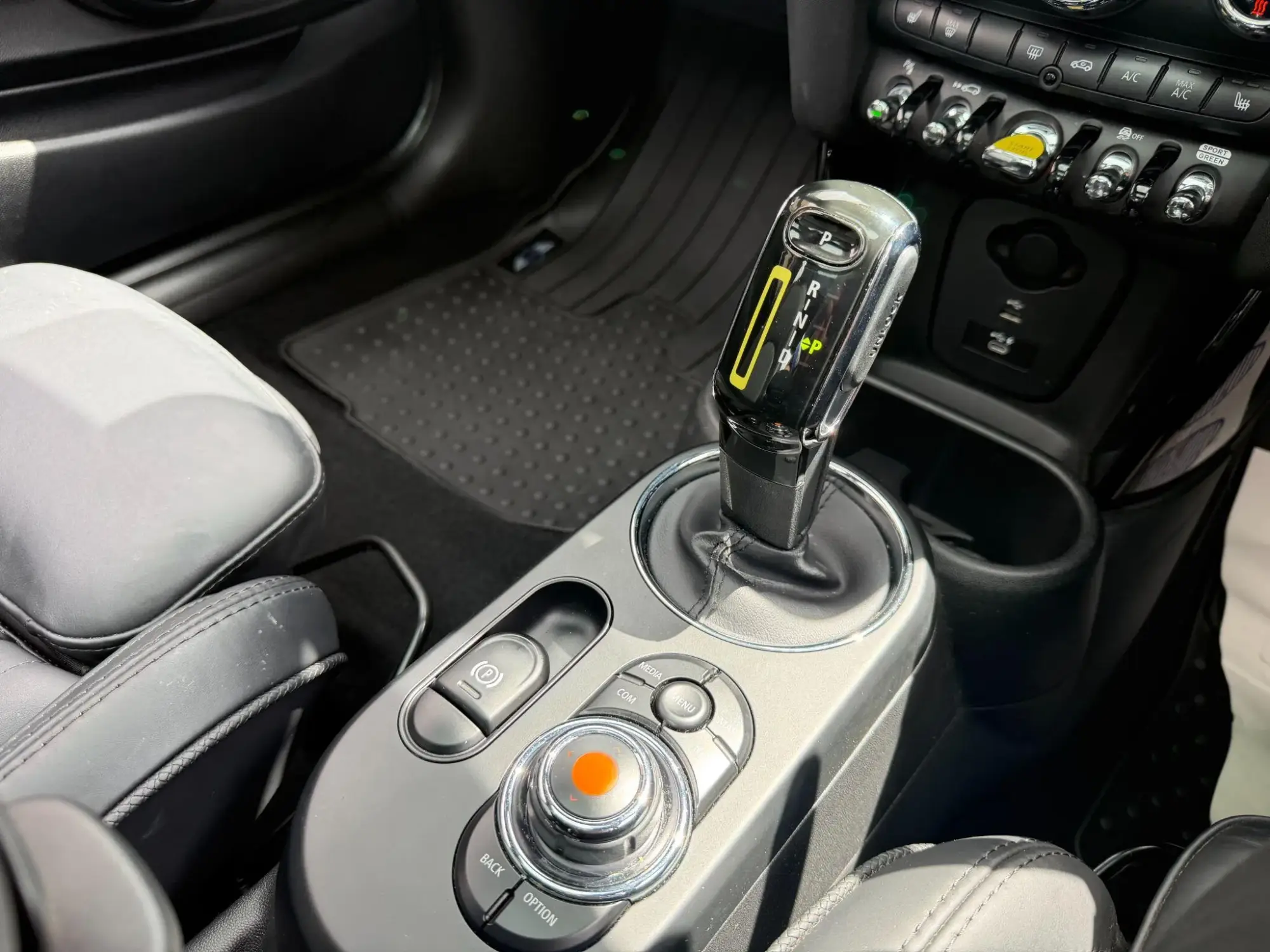 MINI Electric Hatch Image 20