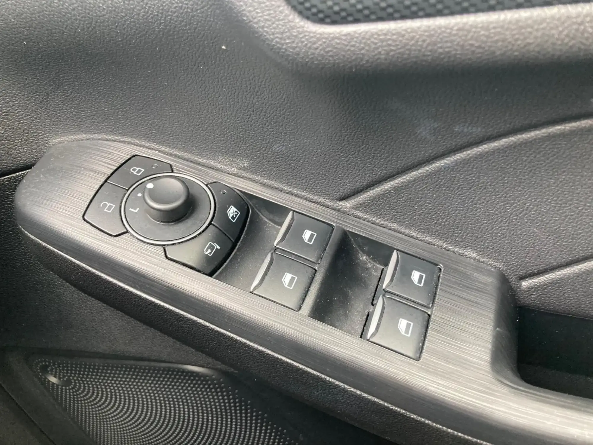 Ford Kuga Hybrid Image 11