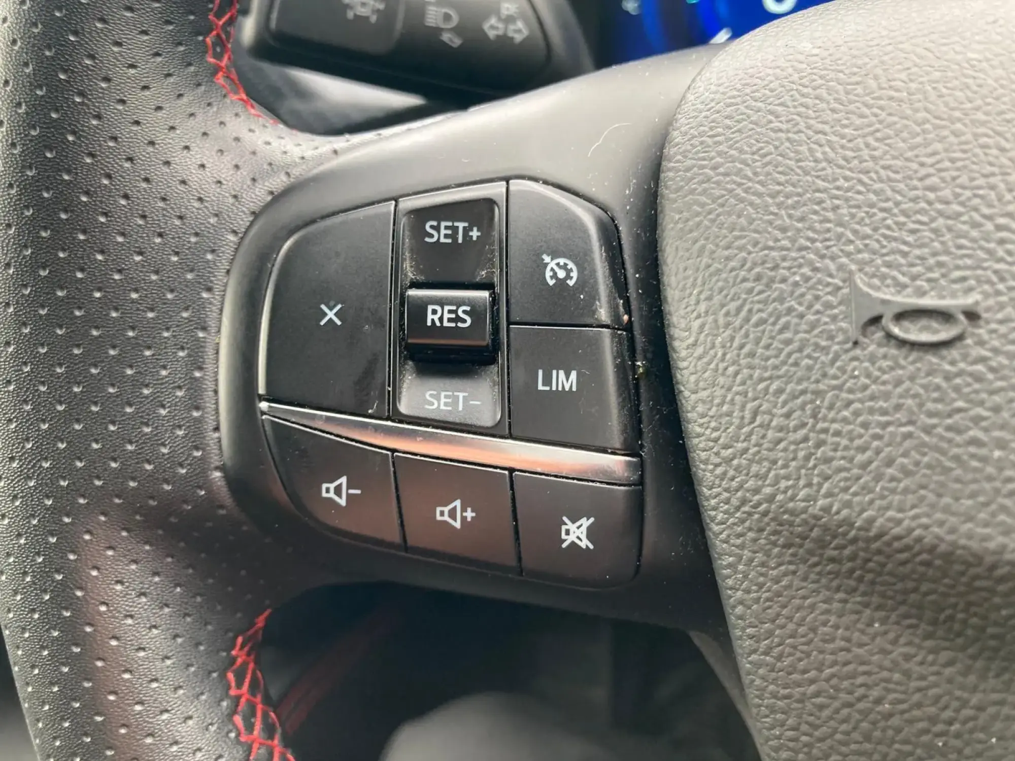 Ford Kuga Hybrid Image 16