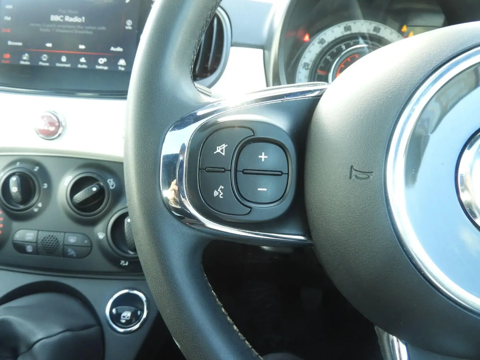 Fiat 500 Hybrid Image 18