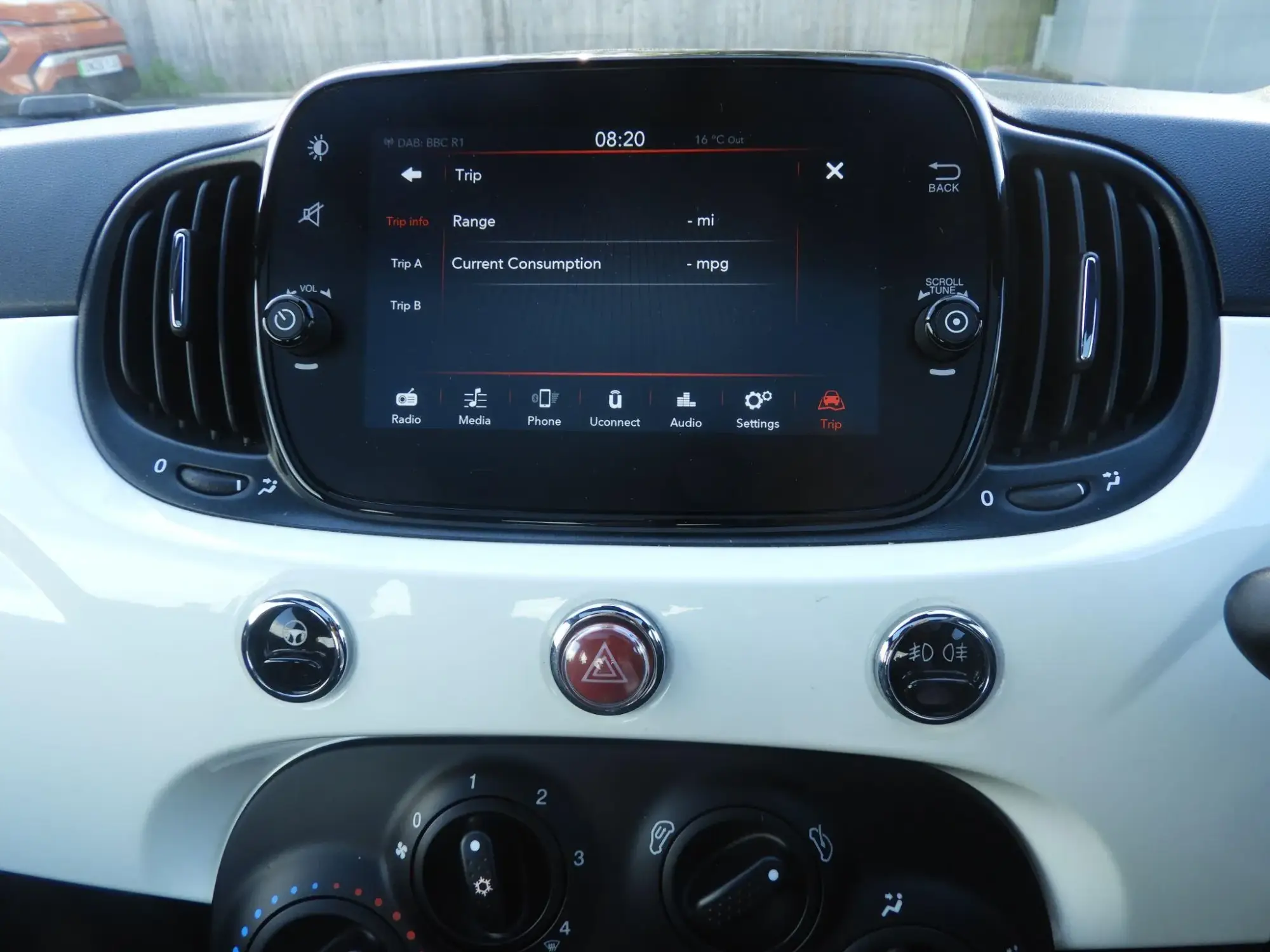 Fiat 500 Hybrid Image 25