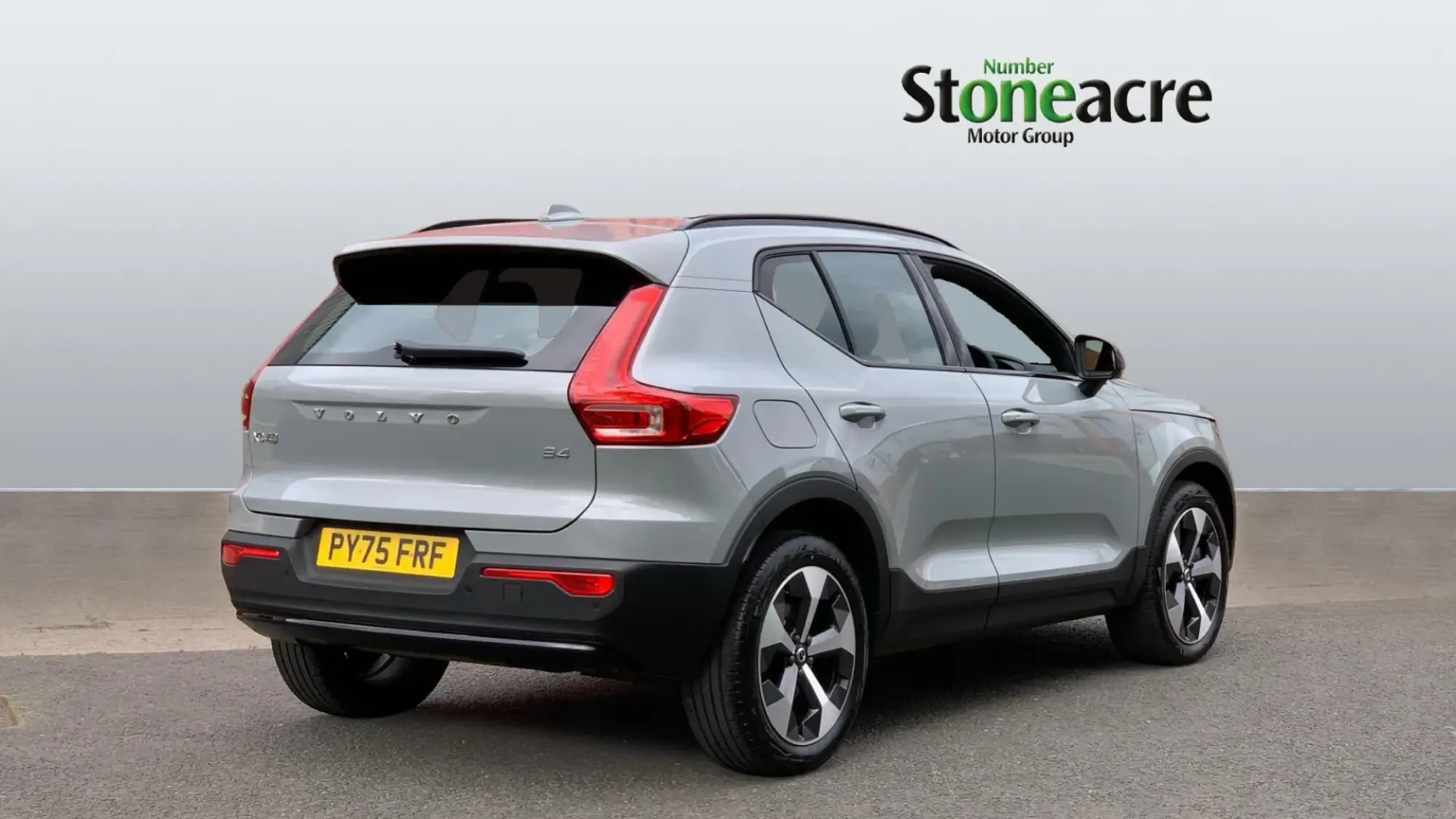 Volvo XC40 2.0 B4P Plus Dark 5dr Auto PY75FRF Image 2