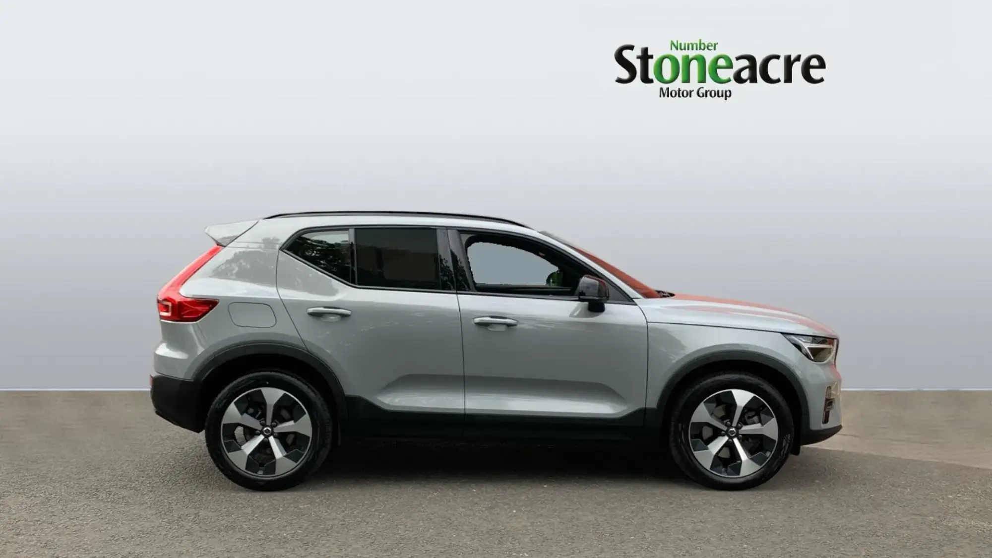 Volvo XC40 2.0 B4P Plus Dark 5dr Auto PY75FRF Image 3