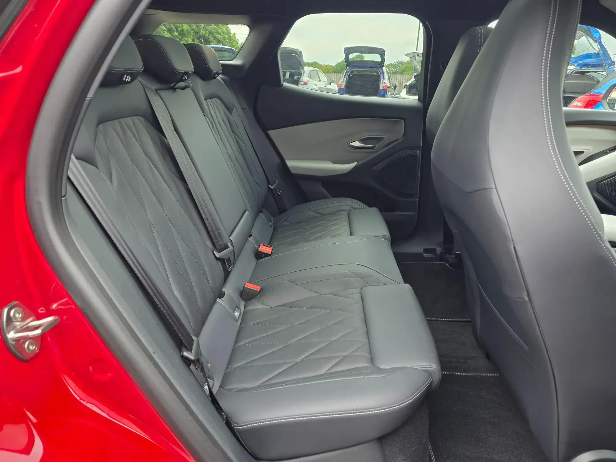 Ford Explorer Image 12