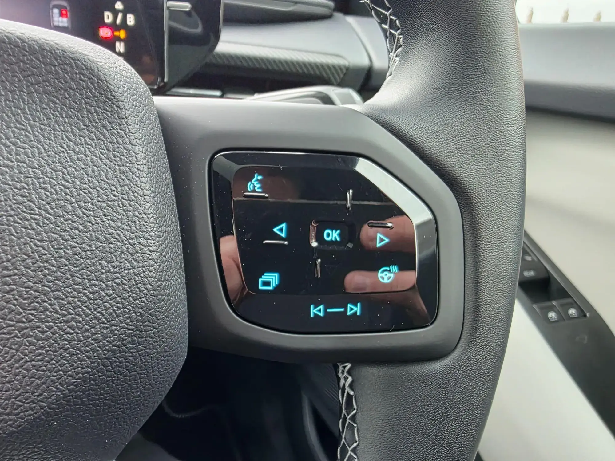 Ford Explorer Image 20