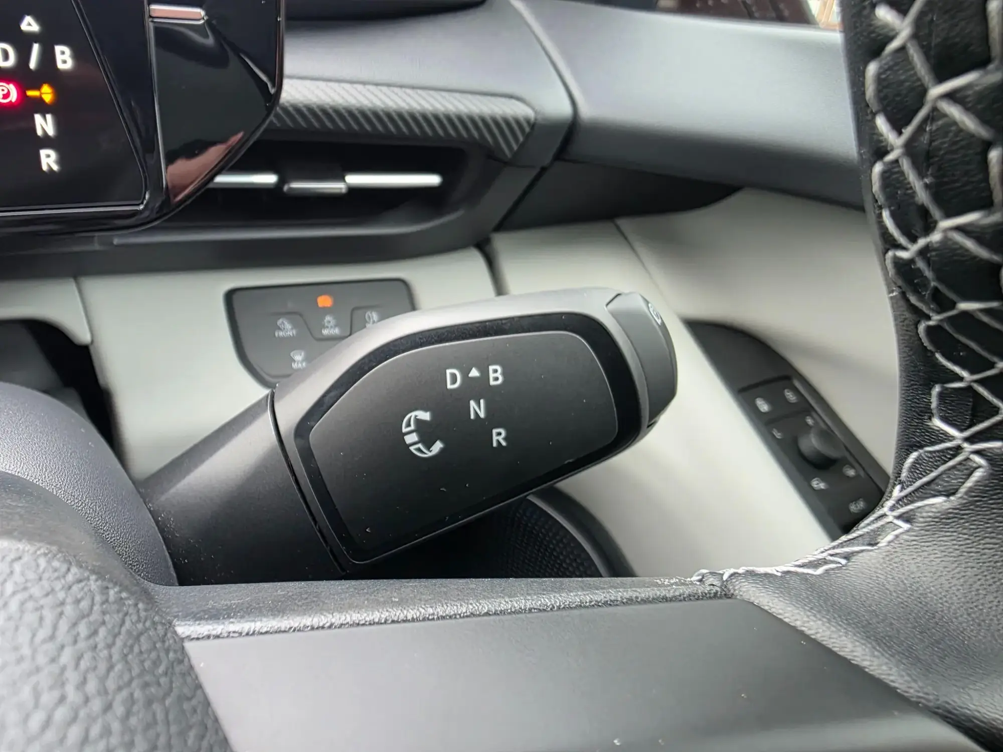 Ford Explorer Image 21