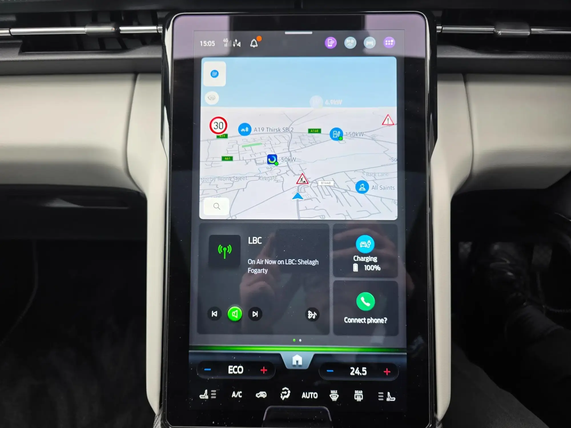 Ford Explorer Image 24
