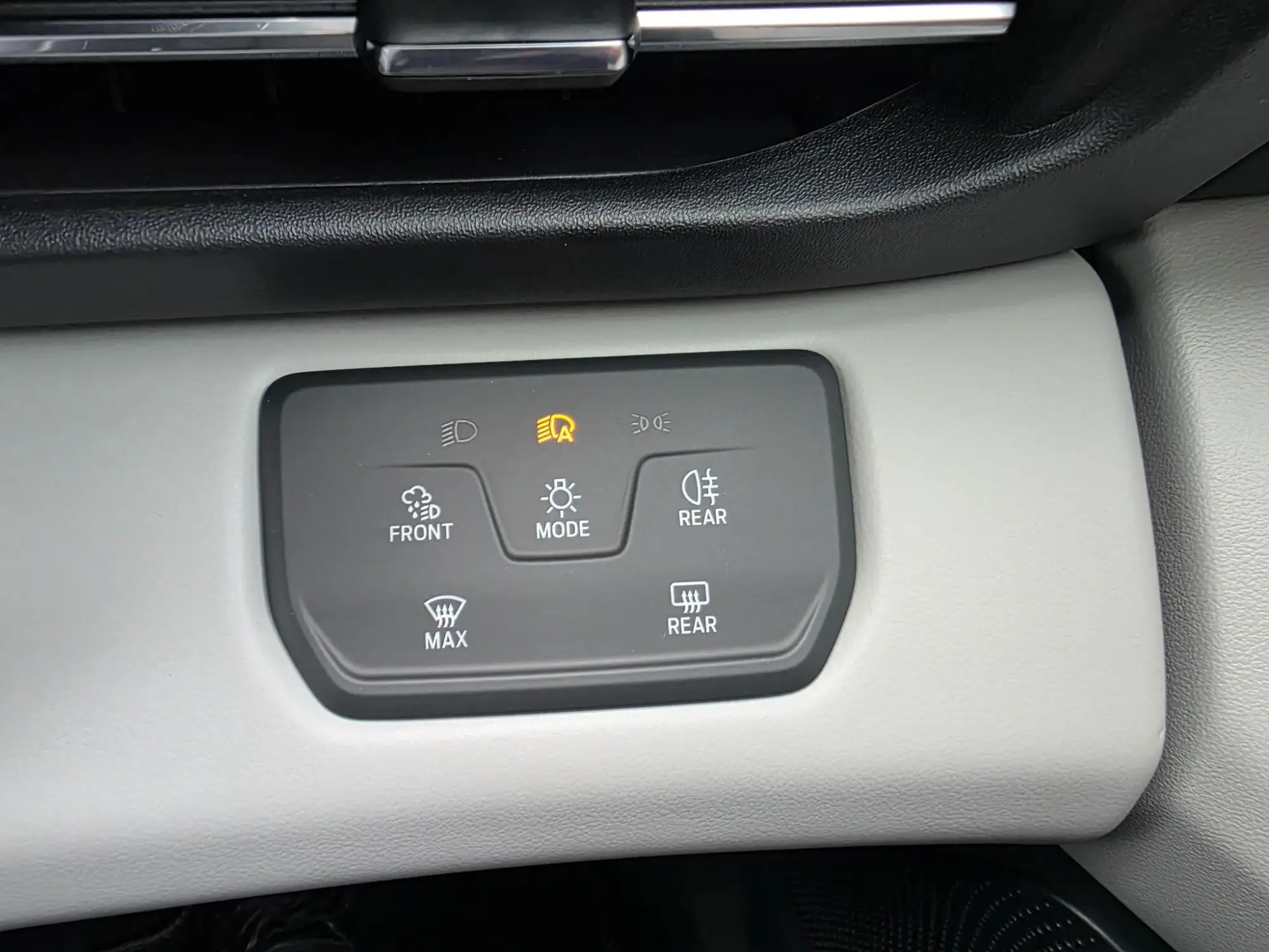 Ford Explorer Image 29
