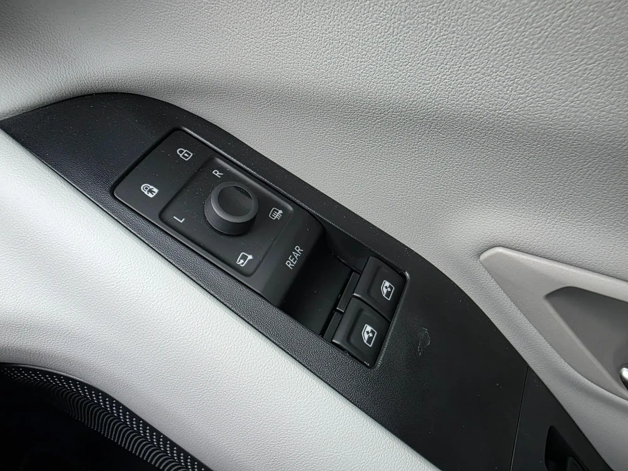 Ford Explorer Image 30