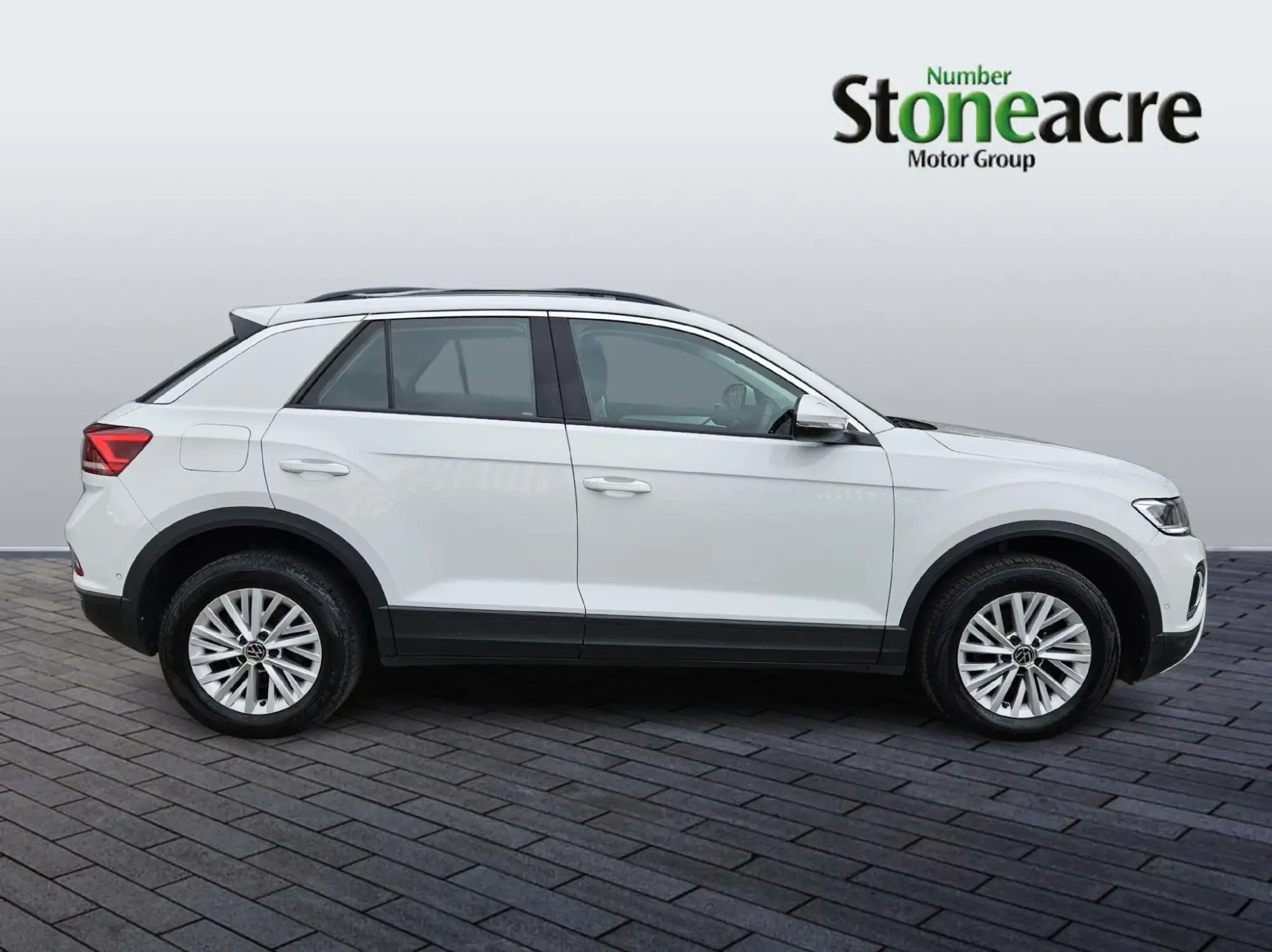 Volkswagen T-Roc 1.0 TSI Life 2WD Euro 6 (s/s) 5dr YUI8245 Image 2