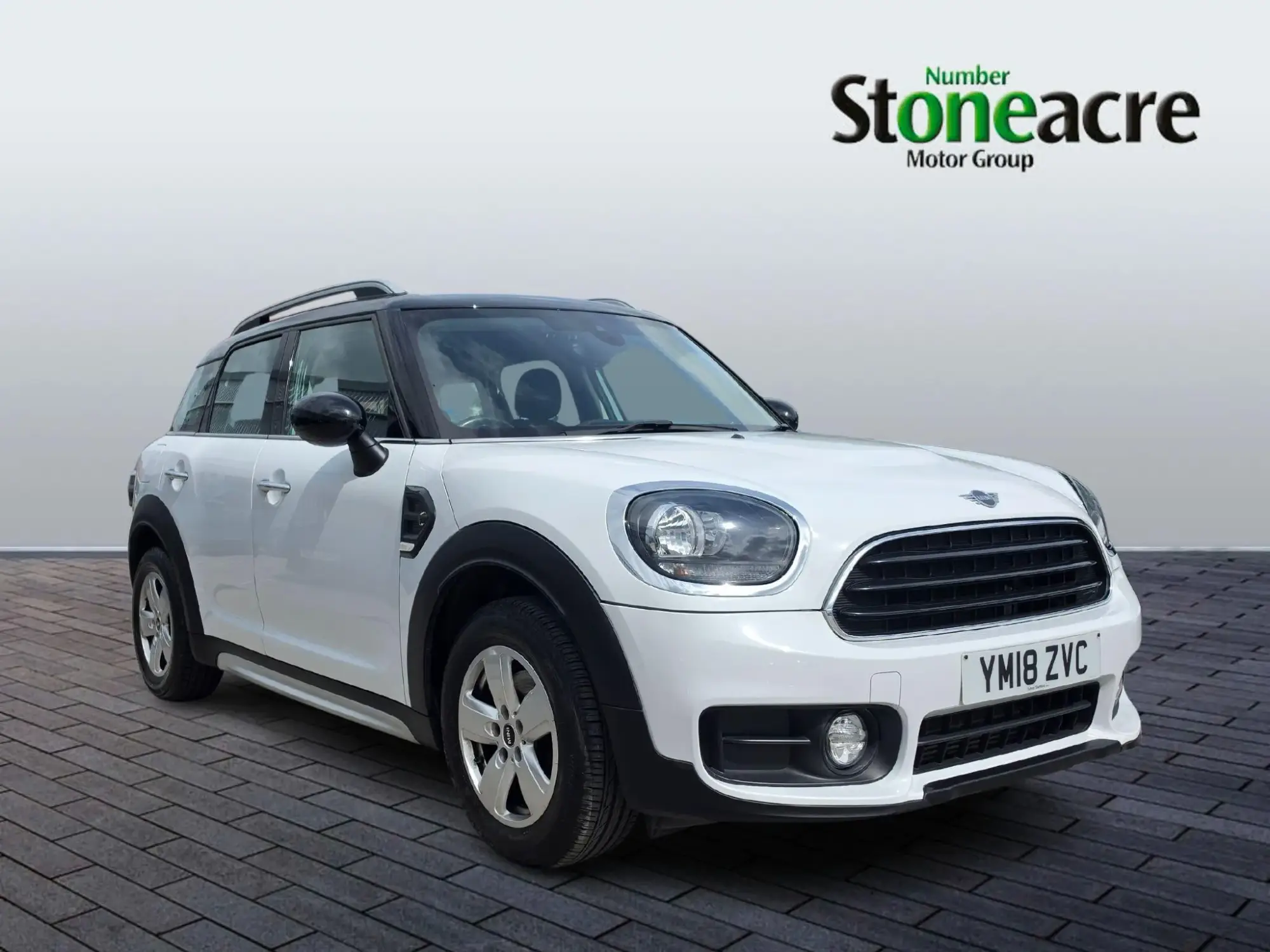 MINI Countryman 1.5 Cooper Steptronic Euro 6 (s/s) 5dr YM18ZVC Image 1