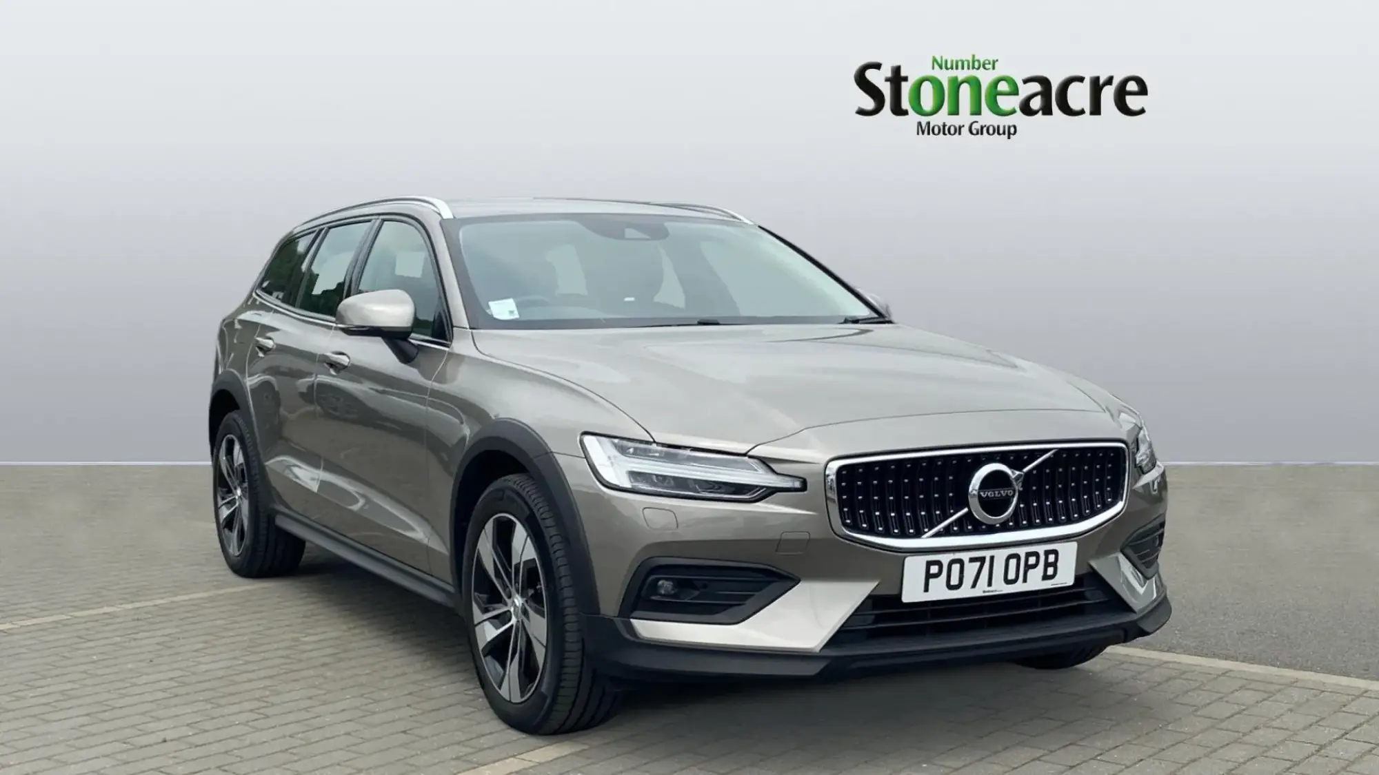 Volvo V60 Cross Country Image 1