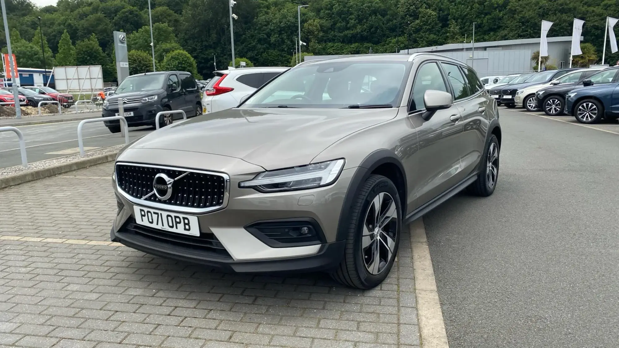 Volvo V60 Cross Country Image 3