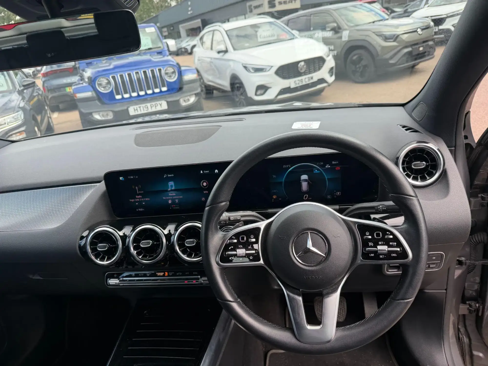 Mercedes-Benz GLA Image 17 Mercedes-Benz GLA Image 17