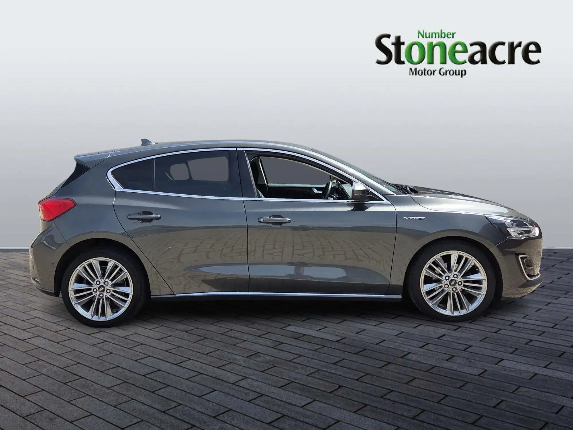 Ford Focus 1.0T EcoBoost Vignale Euro 6 (s/s) 5dr FY70KZX Image 2