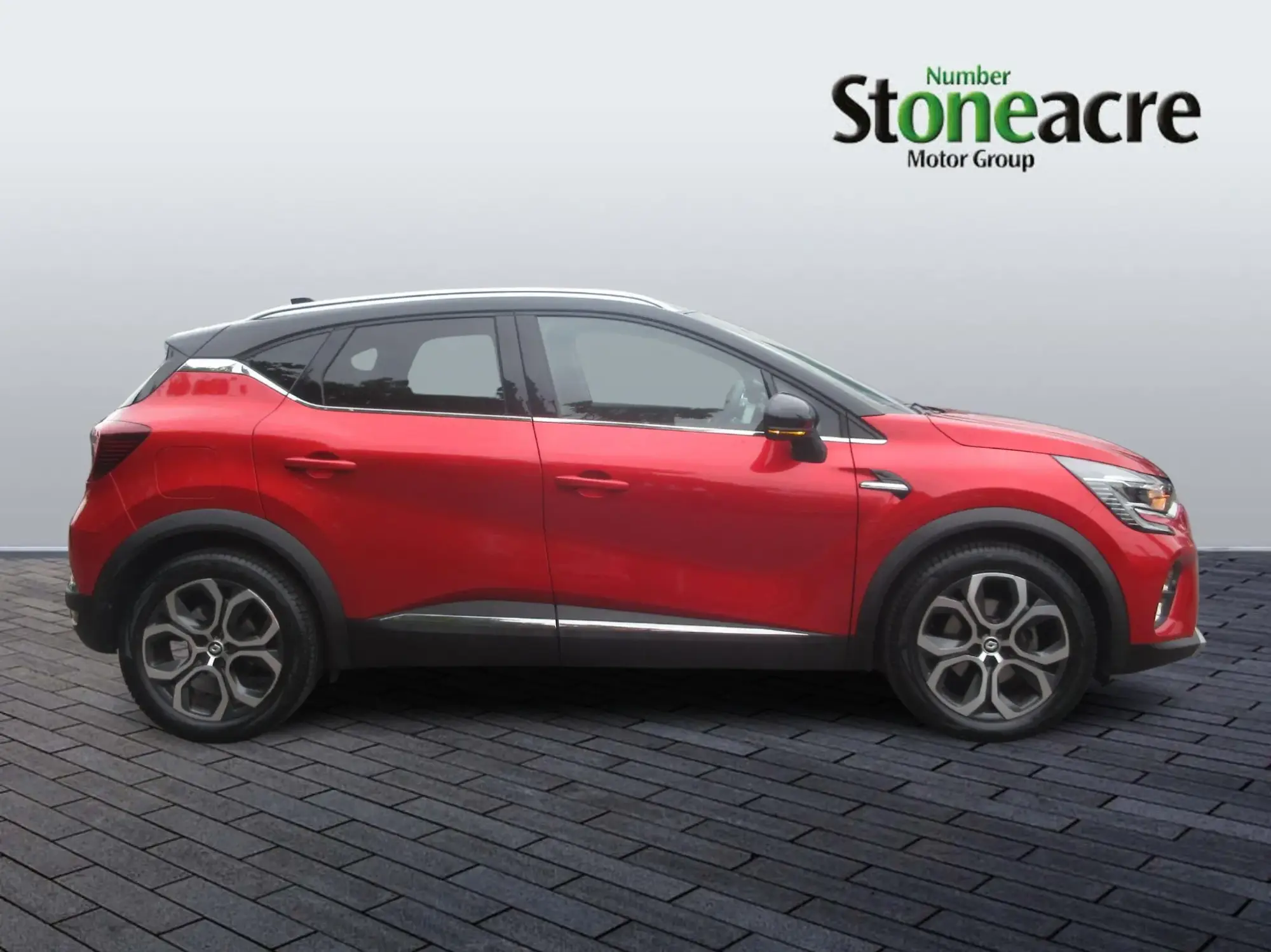 Renault Captur E-Tech 1.6 E-Tech full hybrid 145 Techno 5dr Auto FG72DHJ Image 2