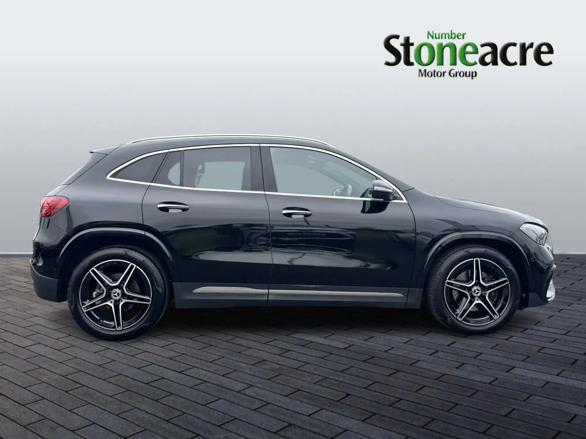 Mercedes-Benz GLA 1.3 GLA200h MHEV AMG Line (Executive) 7G-DCT Euro 6 (s/s) 5dr LM25PVA Image 2