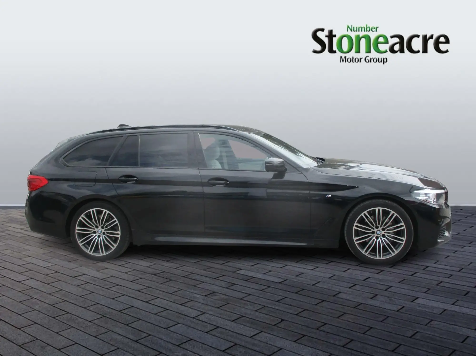 BMW 5 Series 2.0 520d MHT M Sport Touring Auto Euro 6 (s/s) 5dr YD69GNS Image 2