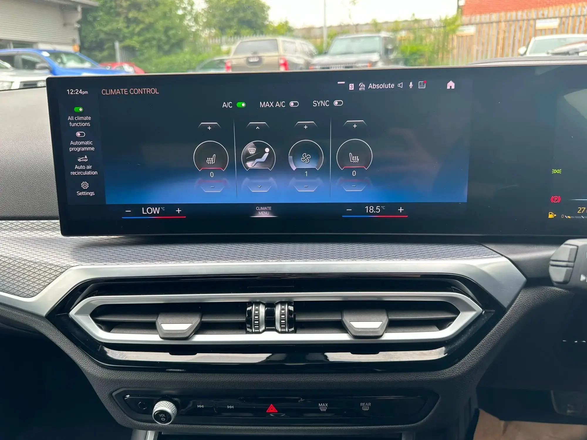 BMW 3 Series Image 8