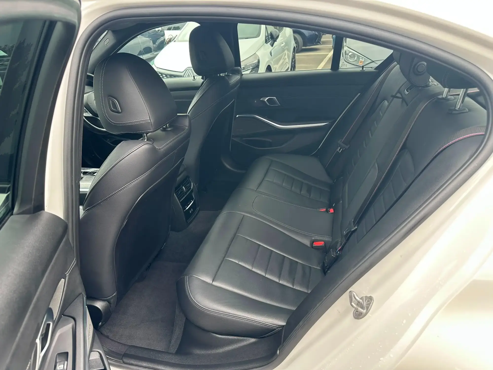 BMW 3 Series Image 14