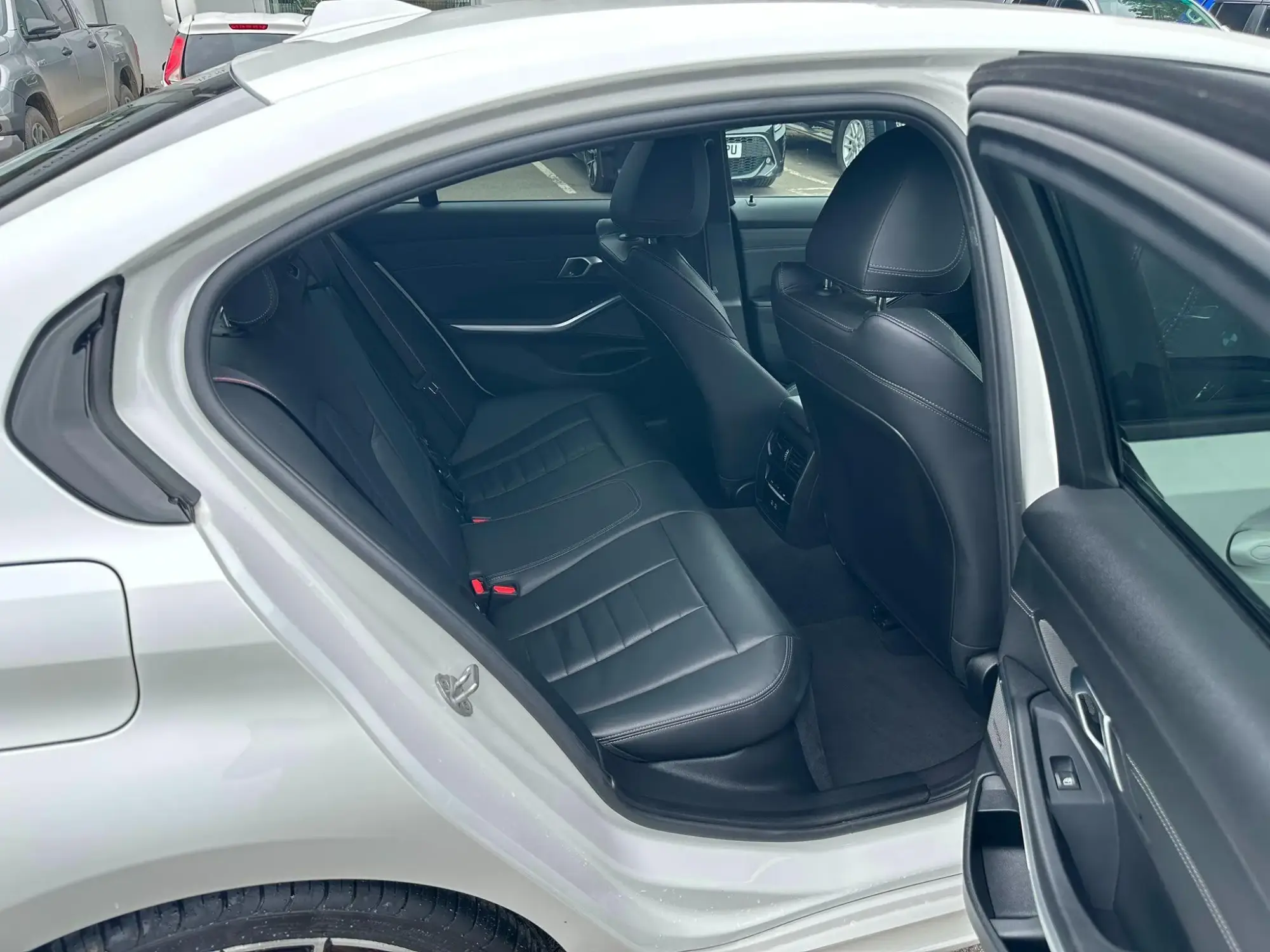 BMW 3 Series Image 15