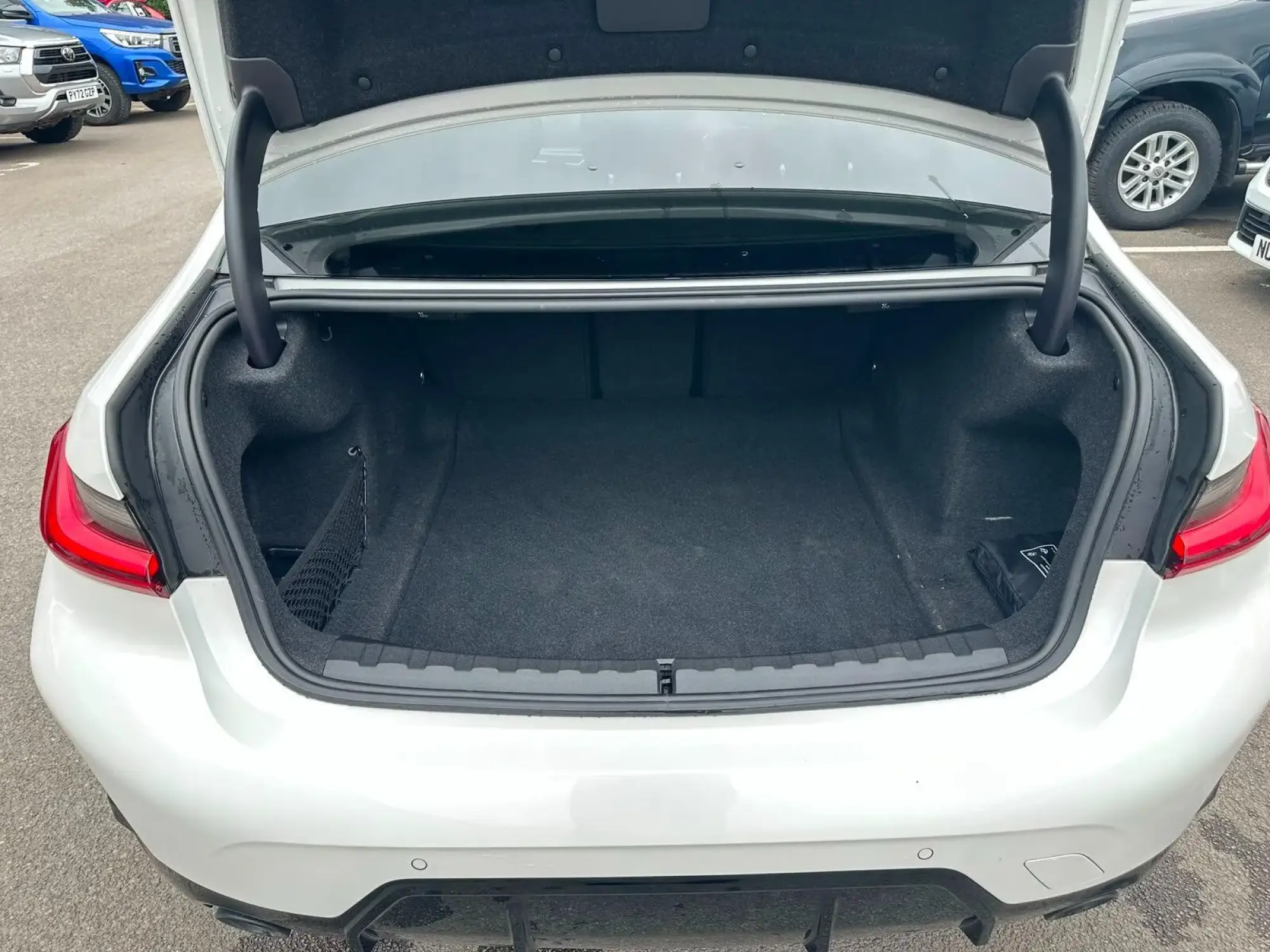 BMW 3 Series Image 16