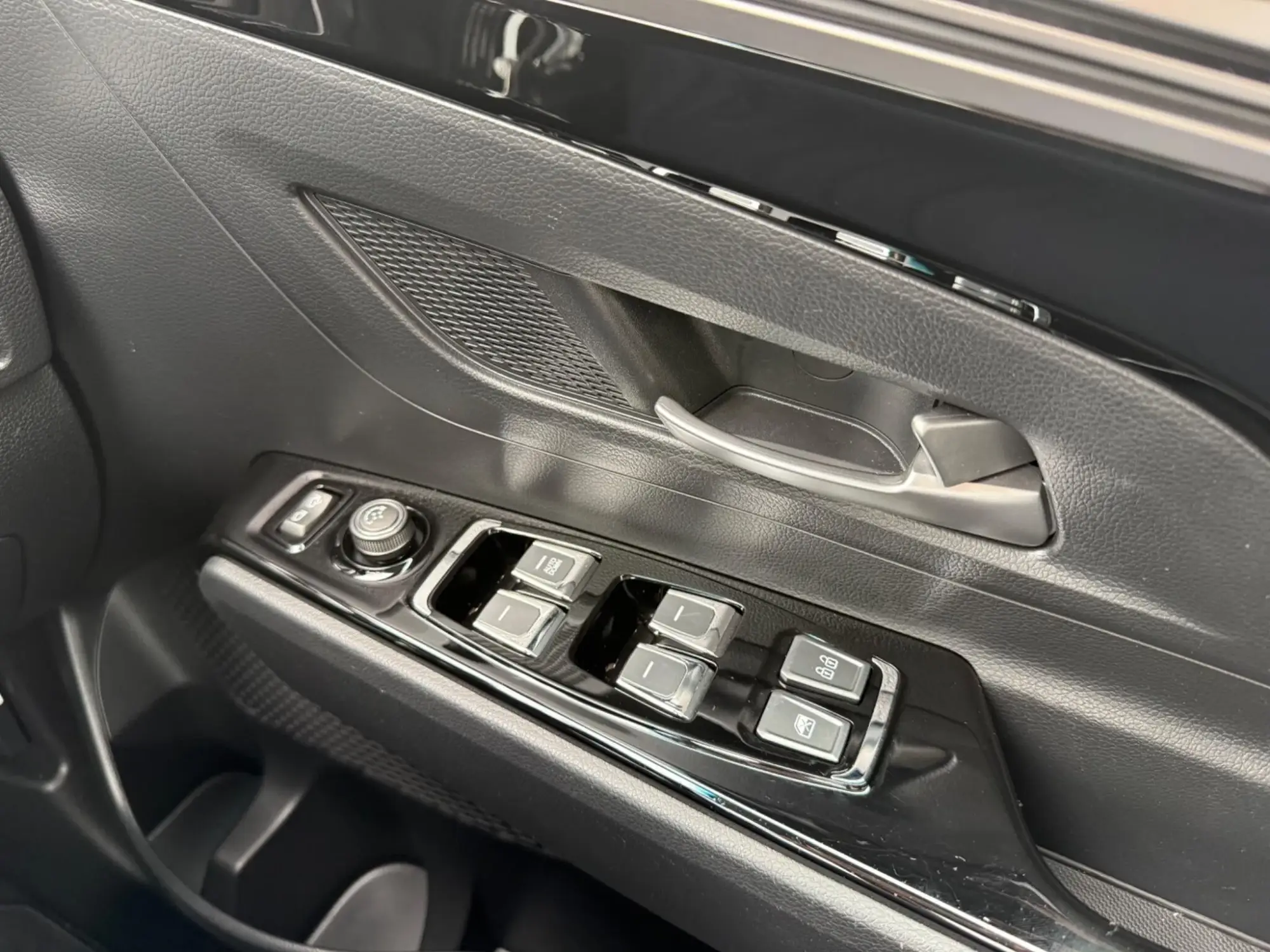 KGM Korando Image 35