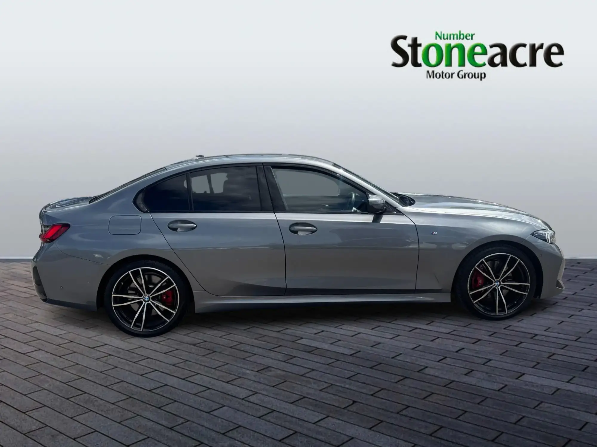 BMW 3 Series Image 2