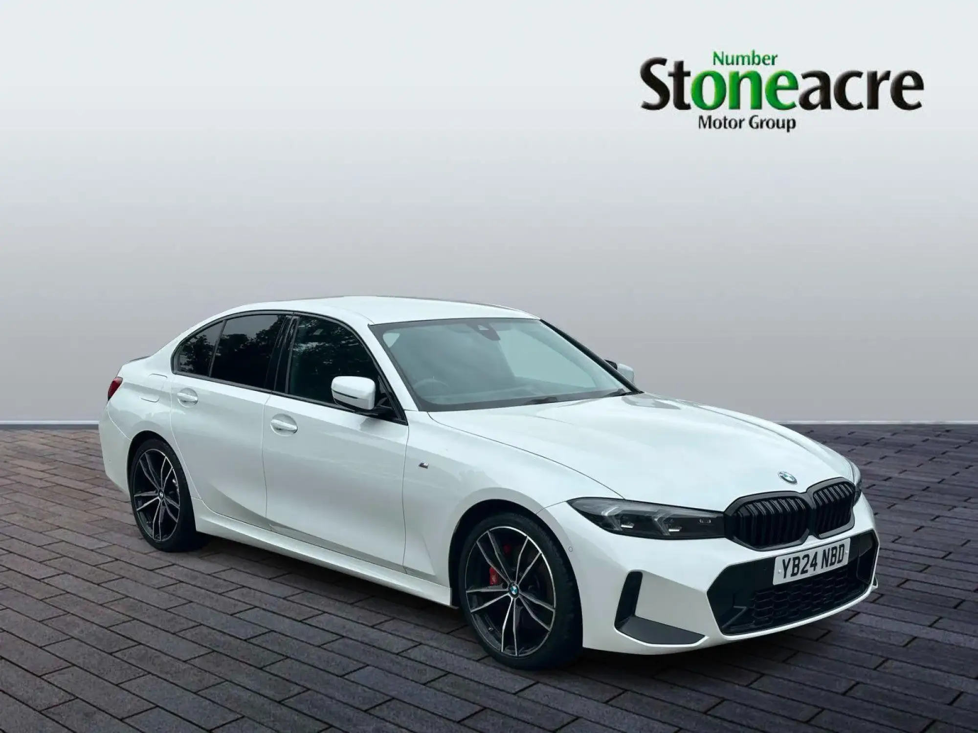 BMW 3 Series Image 1