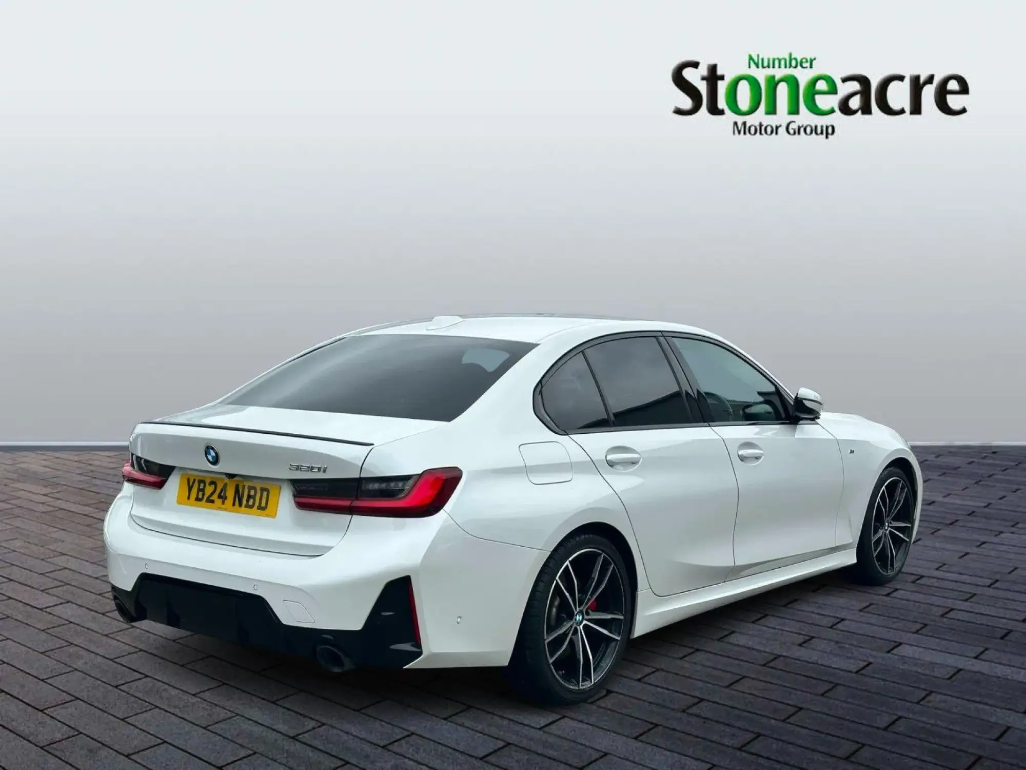 BMW 3 Series Image 2