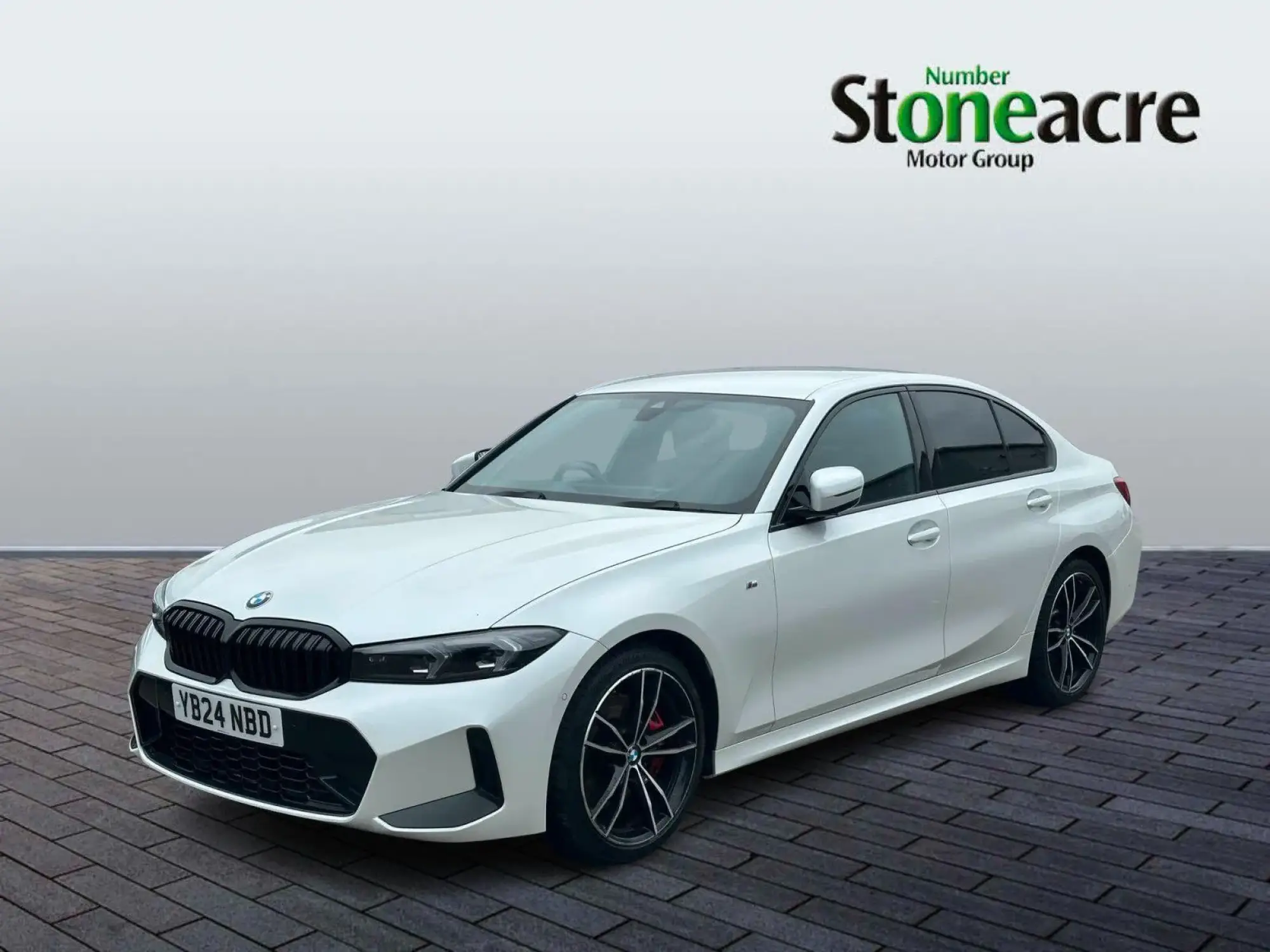 BMW 3 Series Image 3