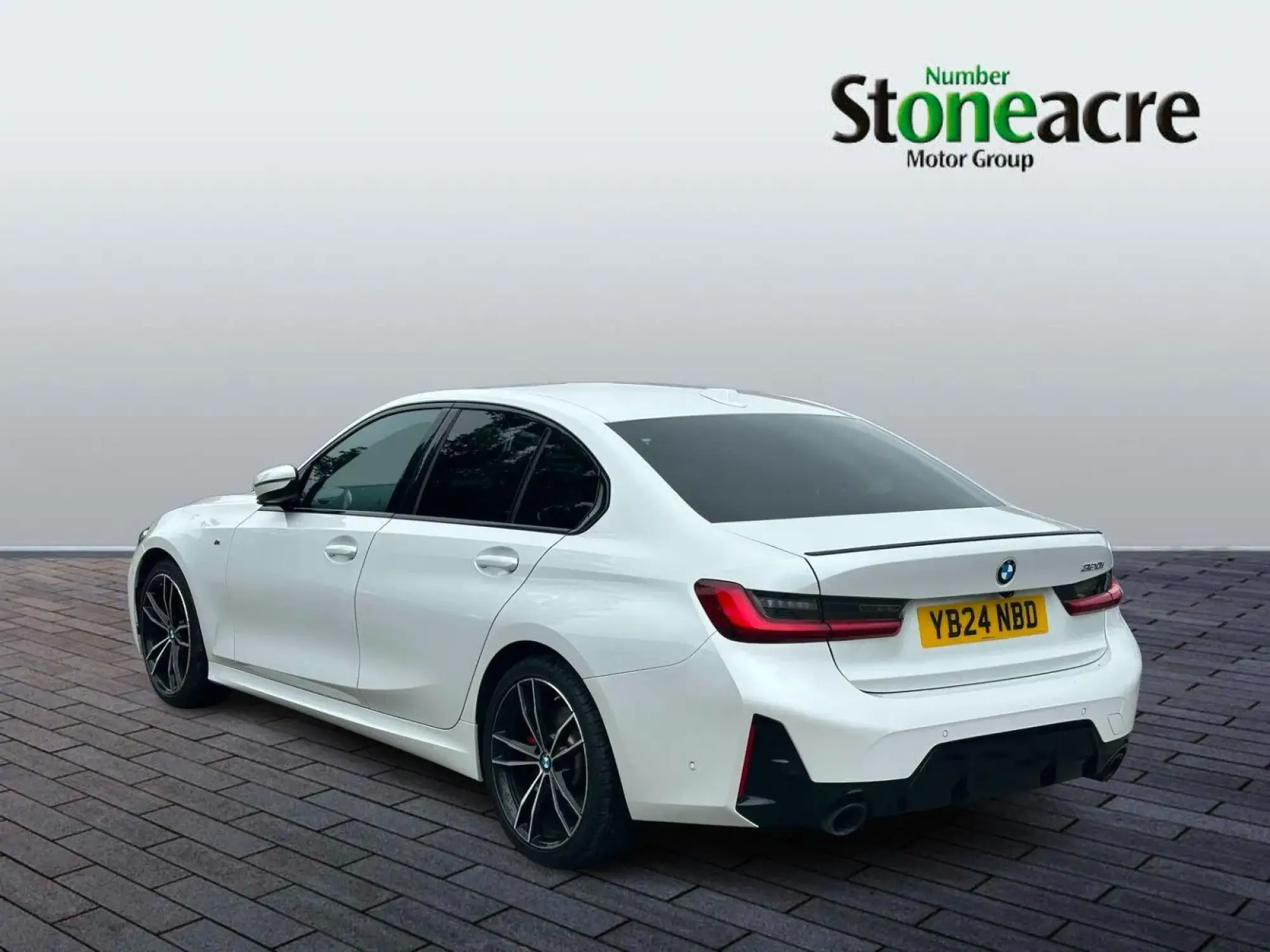 BMW 3 Series Image 4