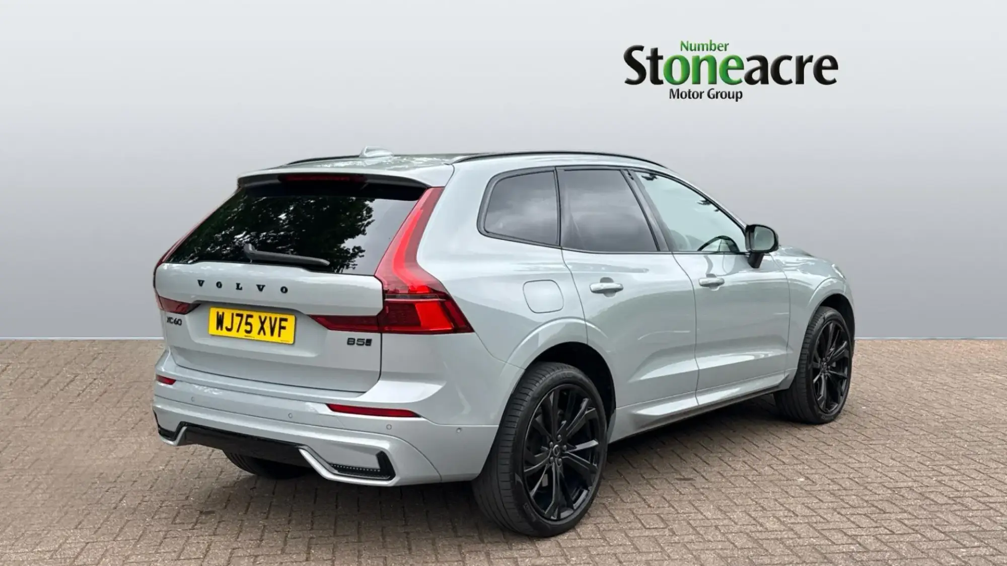 Volvo XC60 2.0 B5 MHEV Plus Black Edition Auto AWD Euro 6 (s/s) 5dr WJ75XVF Image 2