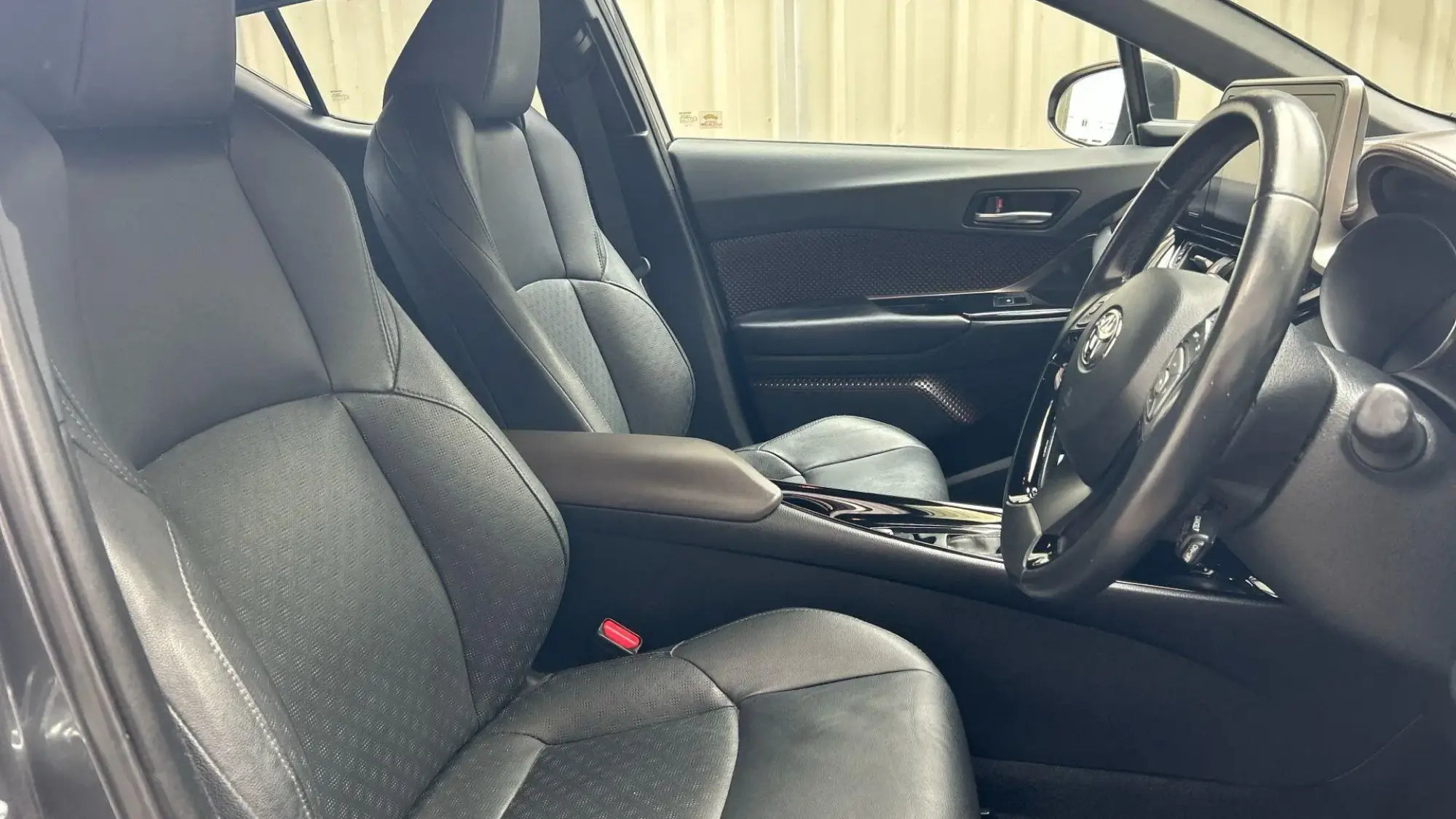 Toyota C-HR Self-Charging Hybrid Image 15 Toyota C-HR Self-Charging Hybrid Image 15