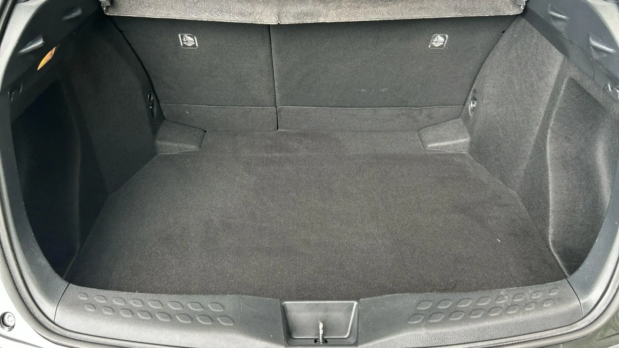 Toyota C-HR Self-Charging Hybrid Image 18 Toyota C-HR Self-Charging Hybrid Image 18