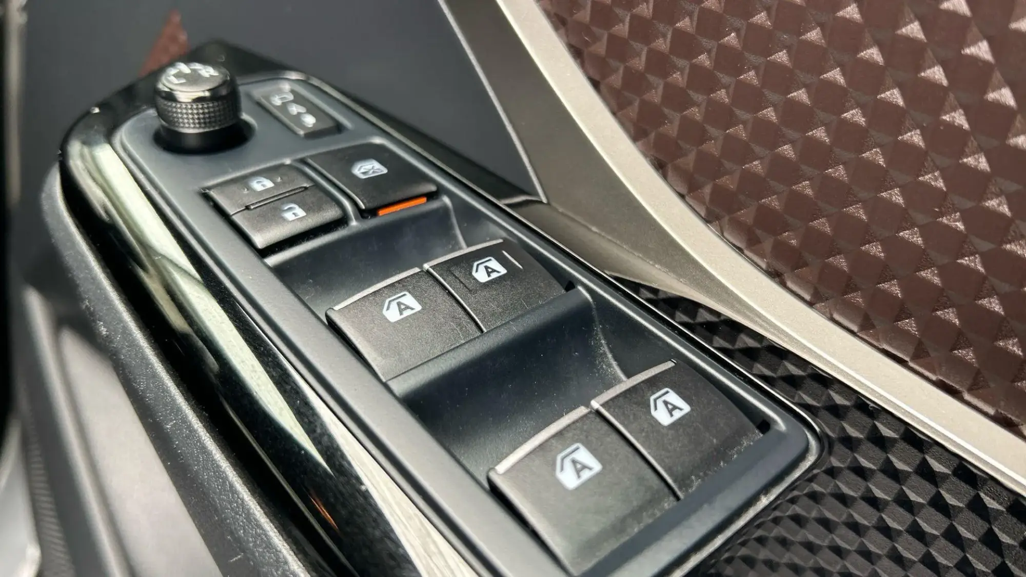 Toyota C-HR Self-Charging Hybrid Image 39 Toyota C-HR Self-Charging Hybrid Image 39