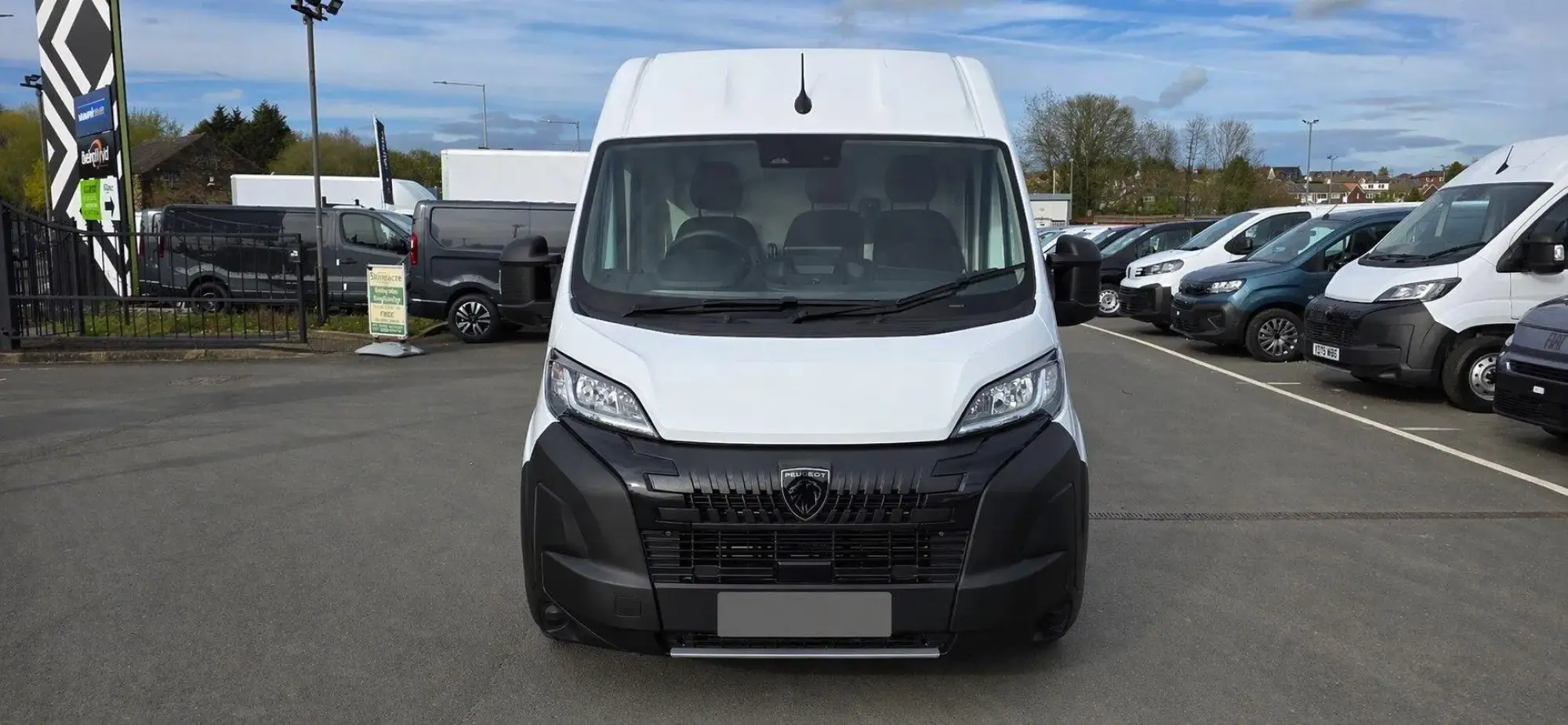 Peugeot Boxer 2.2 BlueHDi 335 Professional EAT8 L3 H2 Euro 6 (s/s) 5dr YE26XNN Image 2
