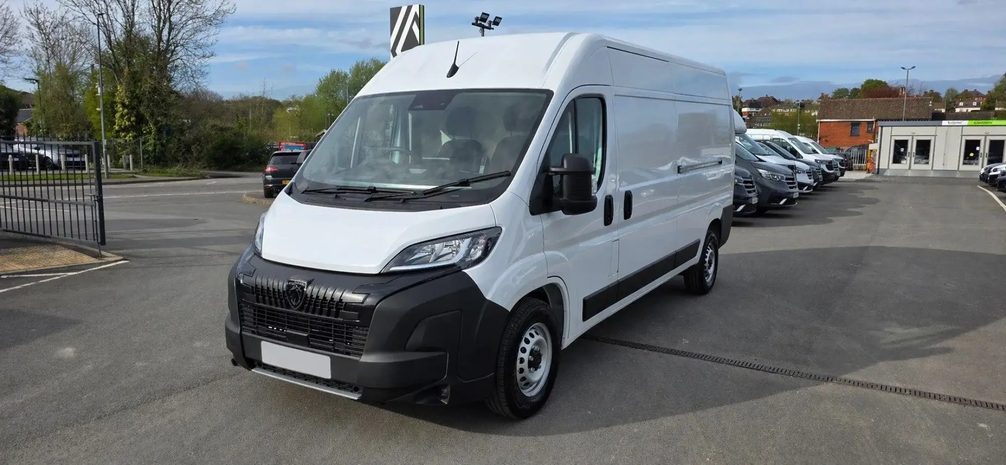 Peugeot Boxer 2.2 BlueHDi 335 Professional EAT8 L3 H2 Euro 6 (s/s) 5dr YE26XNN Image 3