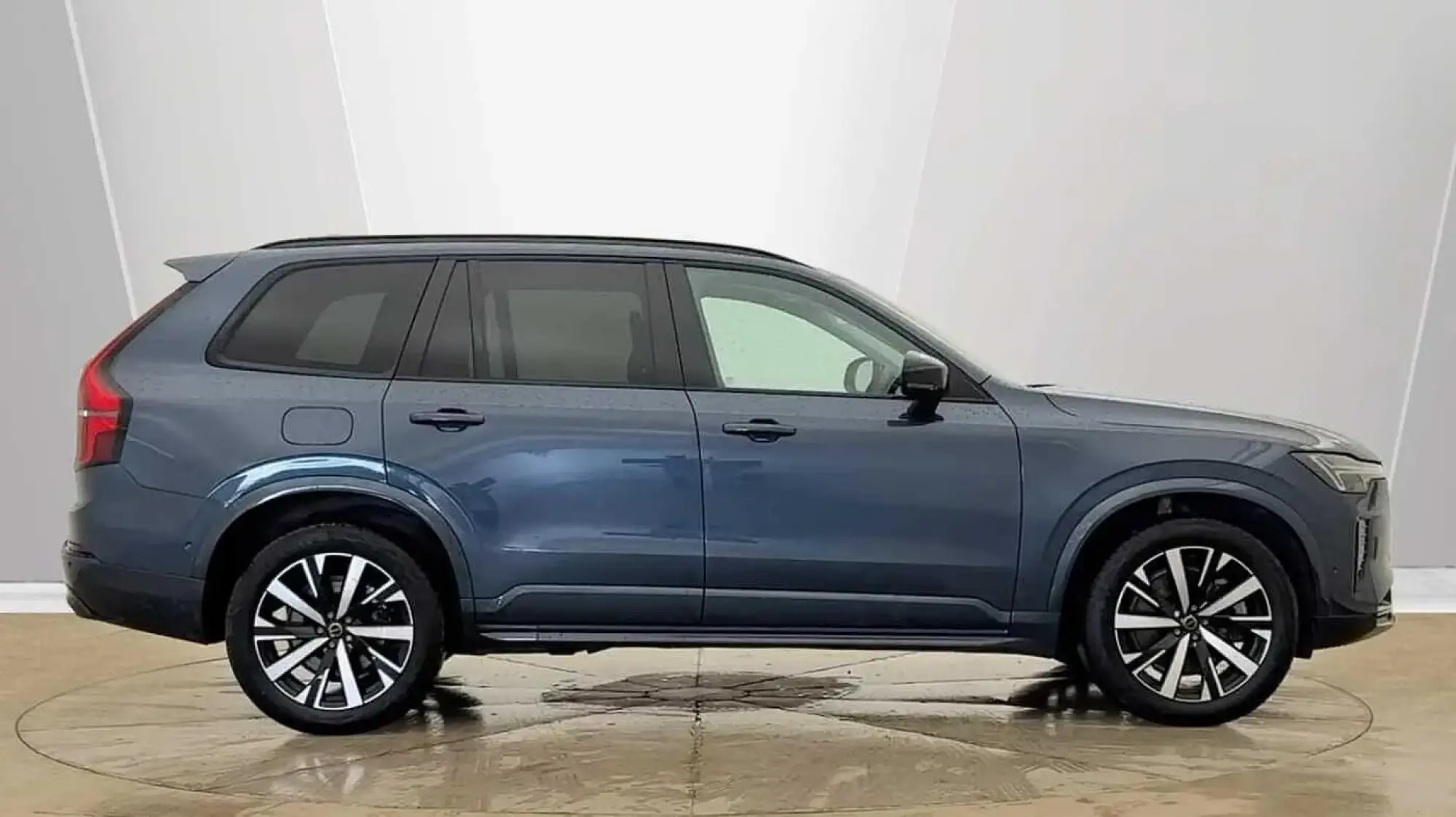 Volvo XC90 Plug-In Hybrid 2.0 T8 18.8kWh Plus Auto 4WD Euro 6 (s/s) 5dr RO75SXA Image 2