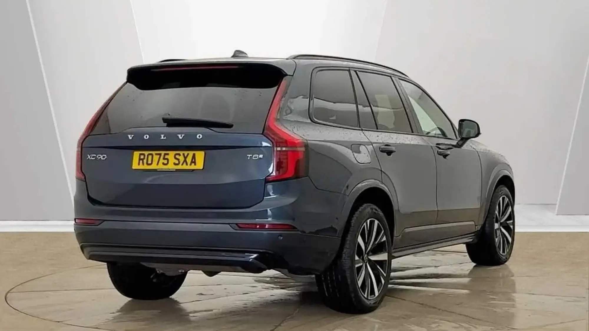 Volvo XC90 Plug-In Hybrid 2.0 T8 18.8kWh Plus Auto 4WD Euro 6 (s/s) 5dr RO75SXA Image 3