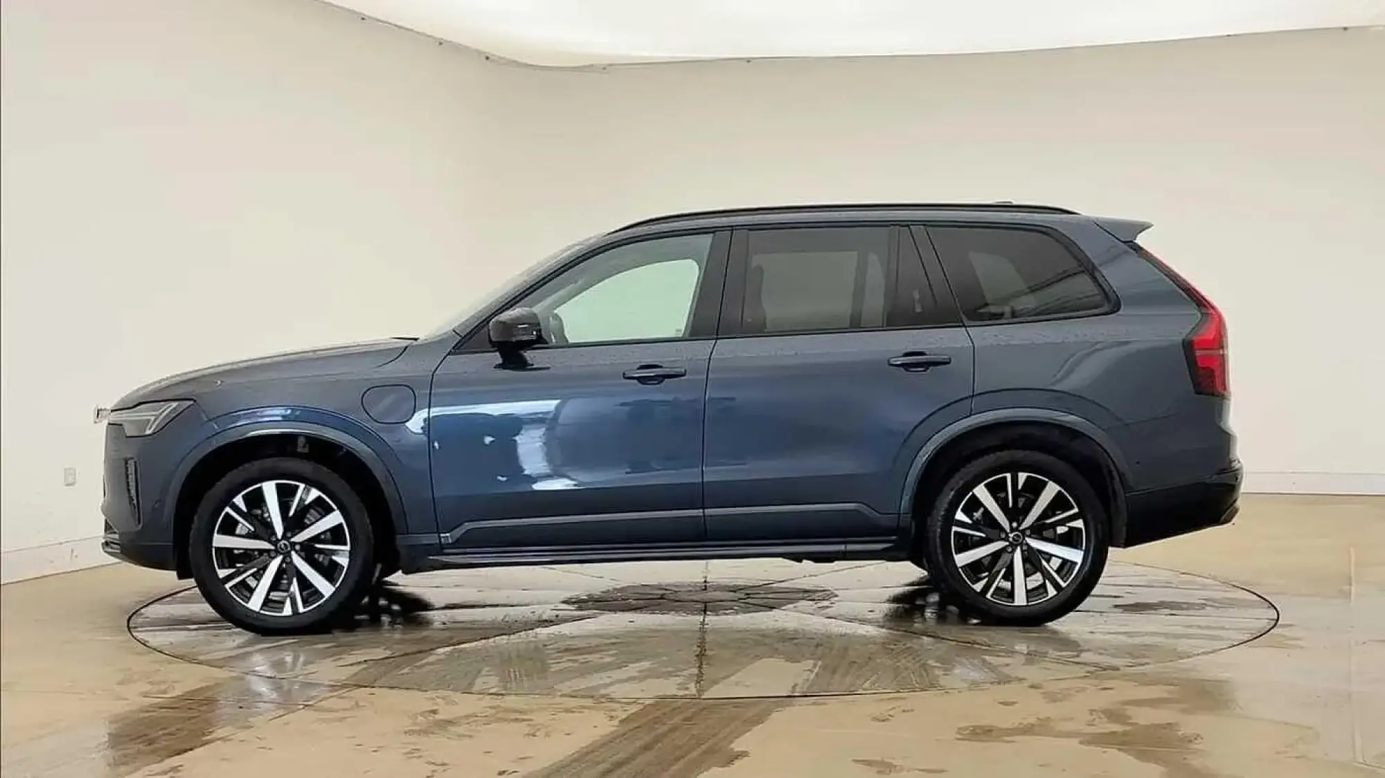 Volvo XC90 Plug-In Hybrid Image 6 Volvo XC90 Plug-In Hybrid Image 6