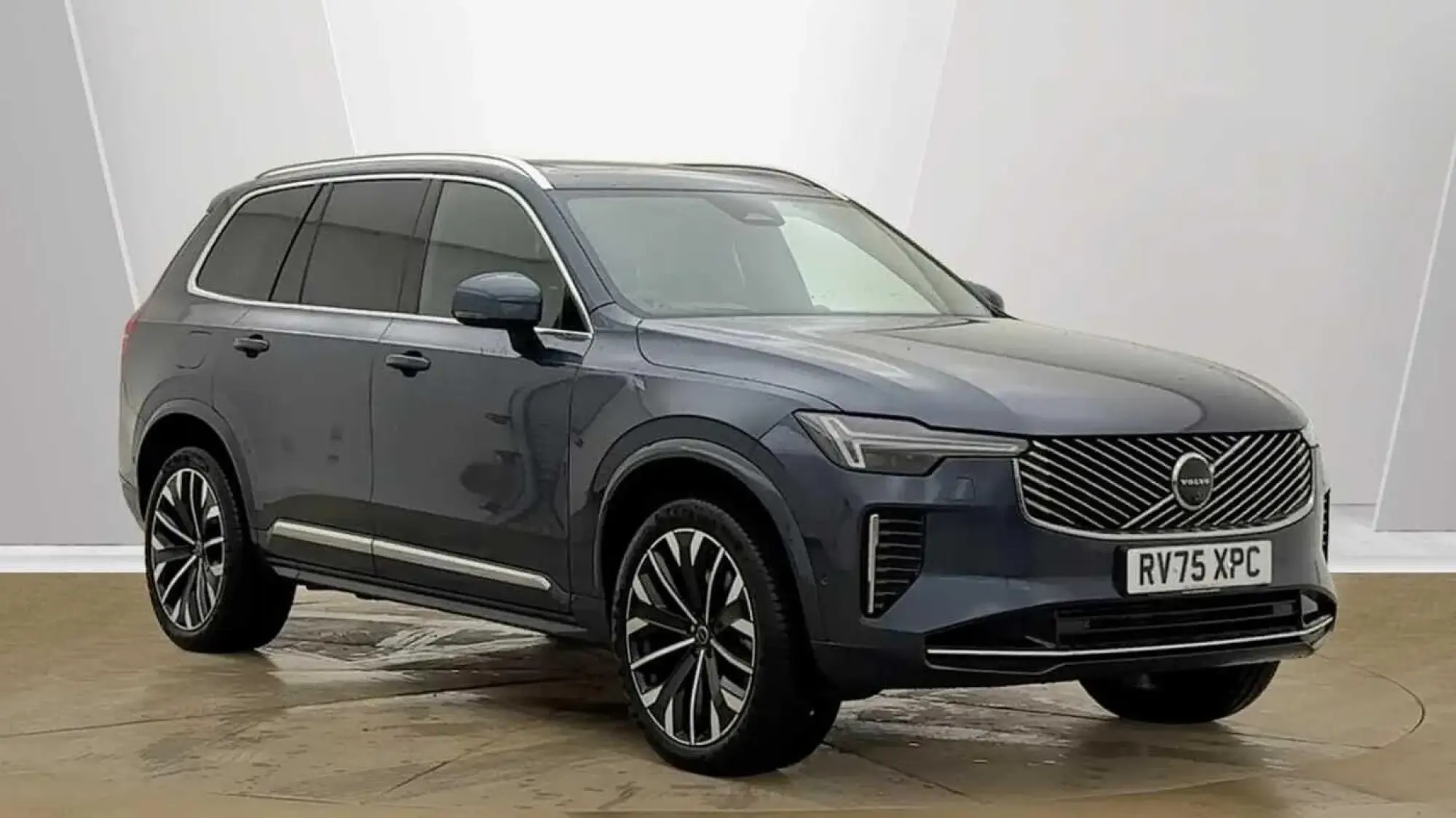 Volvo XC90 Plug-In Hybrid 2.0 T8 18.8kWh Ultra Bright Auto 4WD Euro 6 (s/s) 5dr RV75XPC Image 1 Volvo XC90 Plug-In Hybrid 2.0 T8 18.8kWh Ultra Bright Auto 4WD Euro 6 (s/s) 5dr RV75XPC Image 1